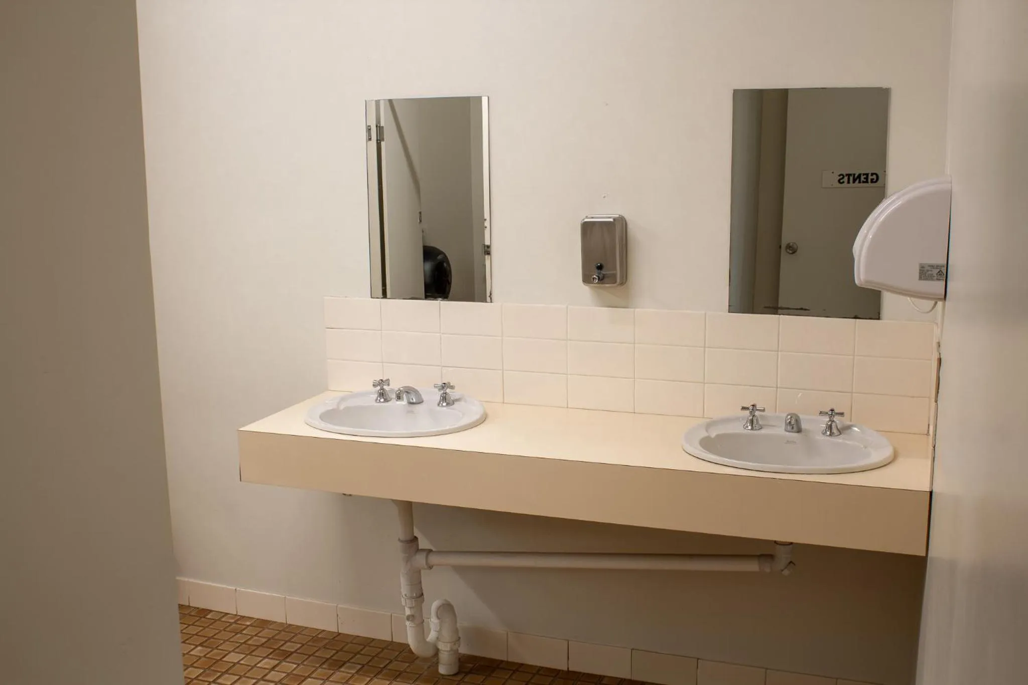 Bathroom in BATHURST GOLDFIELDS MOTEL at 428 CONROD STRAIGHT MOUNT PANORAMA