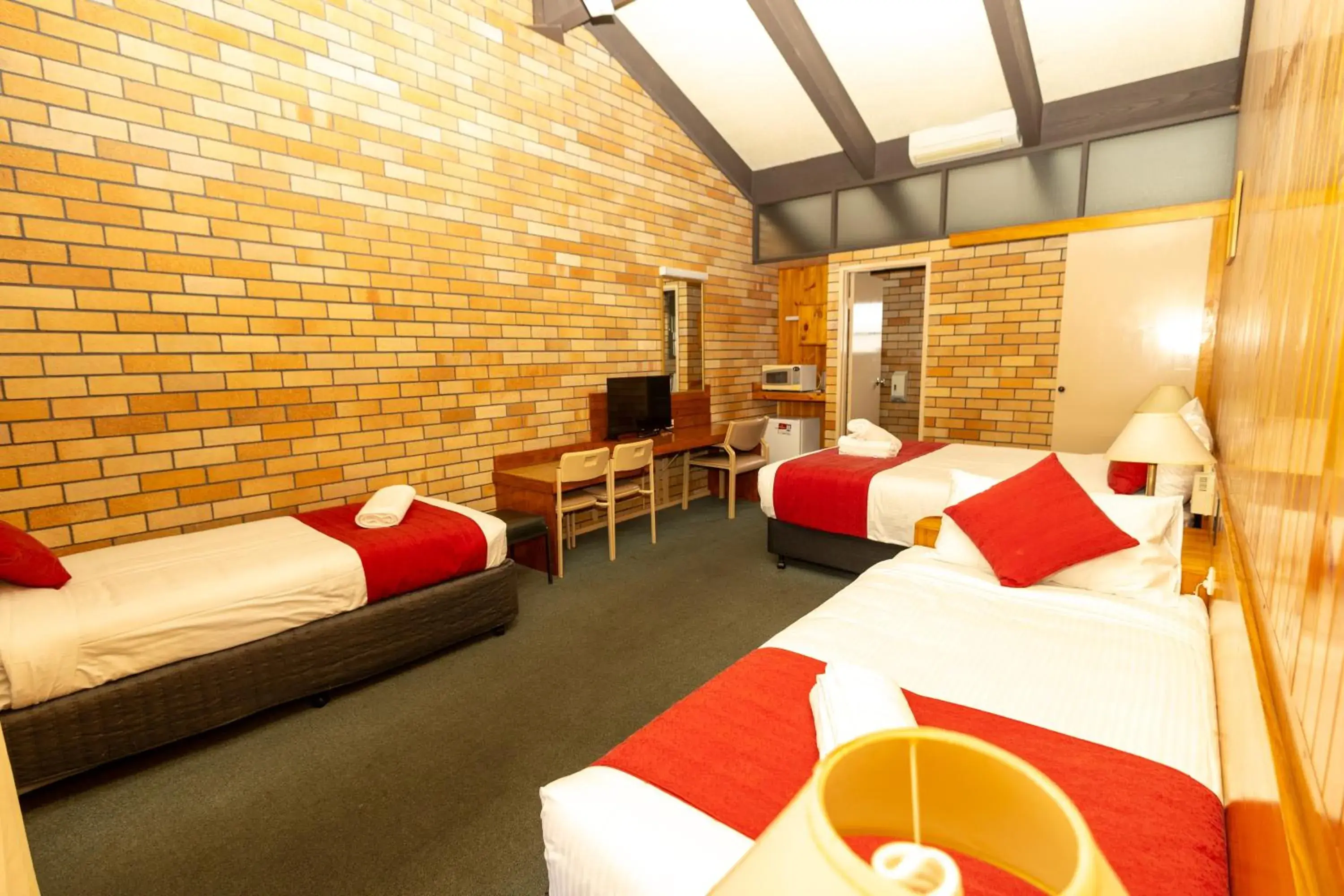 Triple Room in All Travellers Motor Inn Triple Room in All Travellers Motor Inn