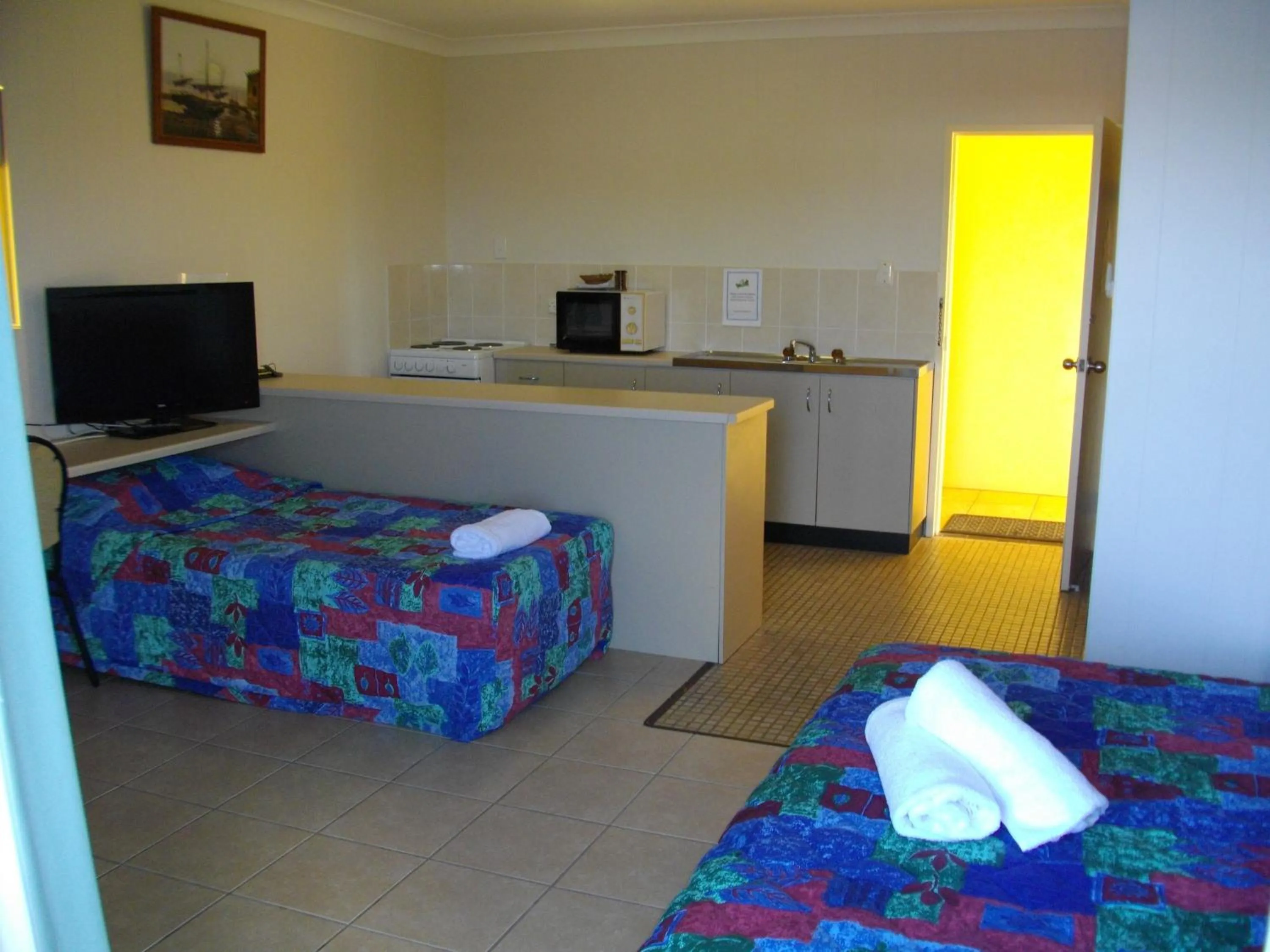 Photo of the whole room, Bed in Kurrimine Beach Motel