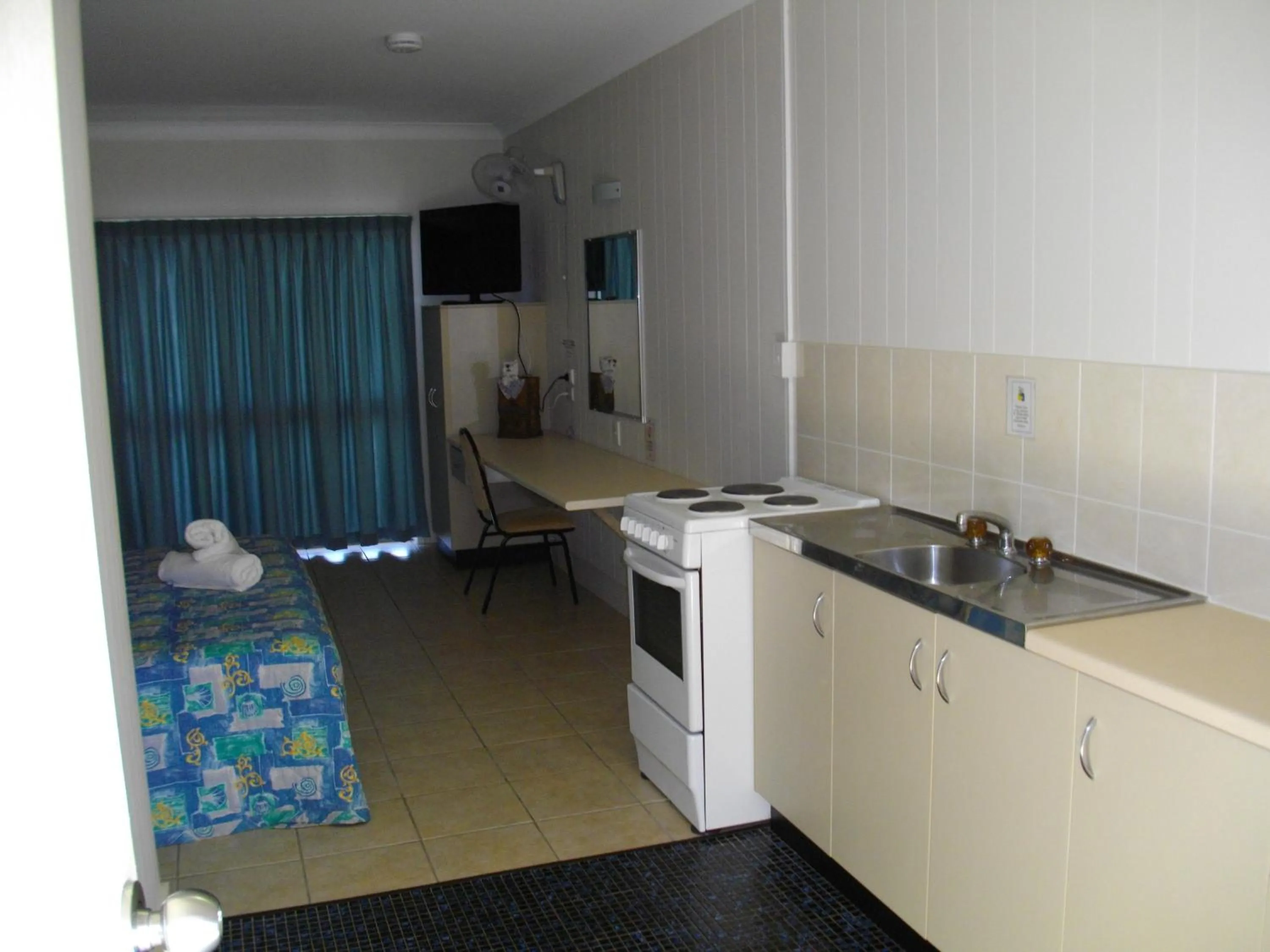 Kitchen or kitchenette in Kurrimine Beach Motel