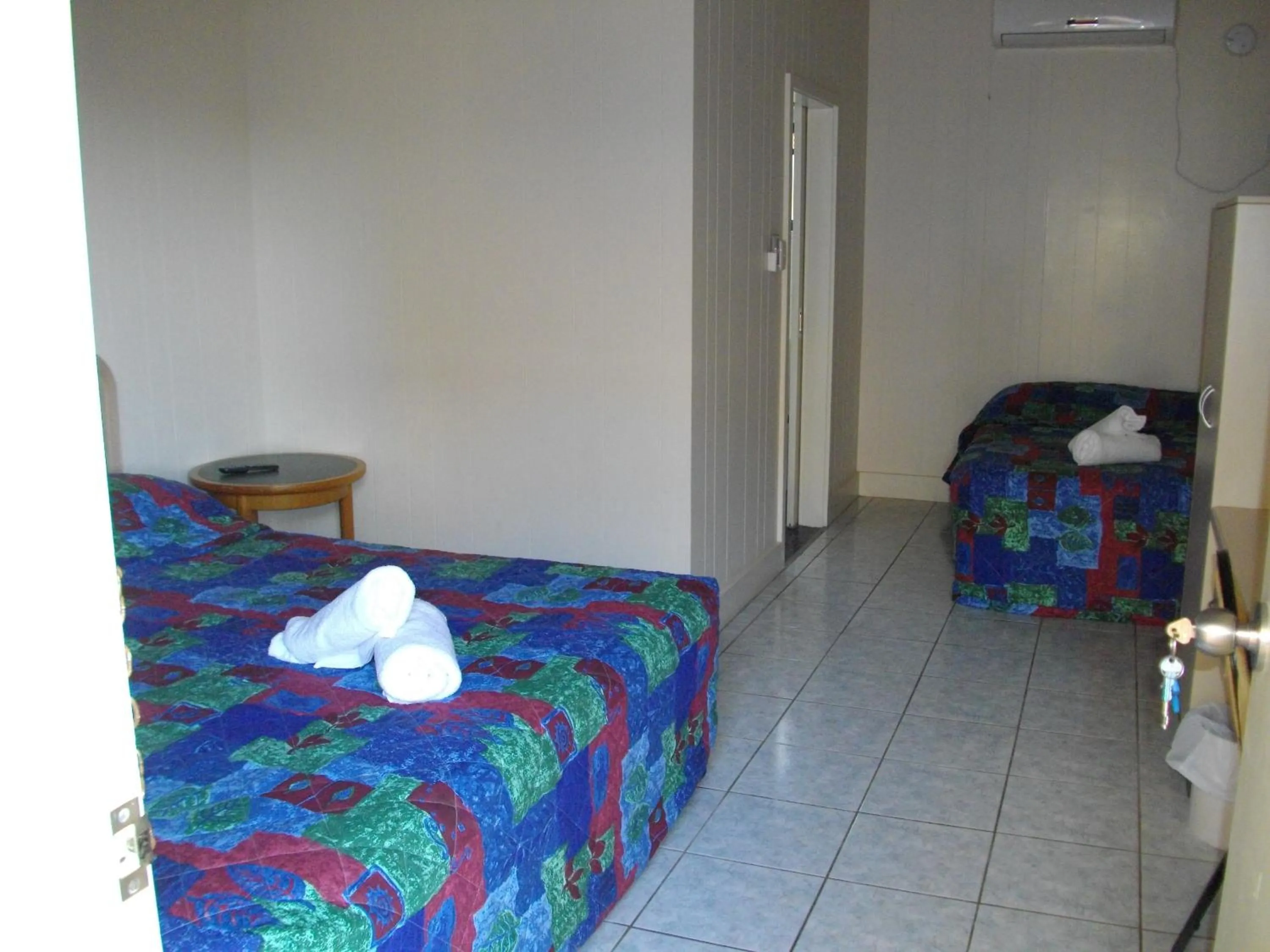 Photo of the whole room, Bed in Kurrimine Beach Motel