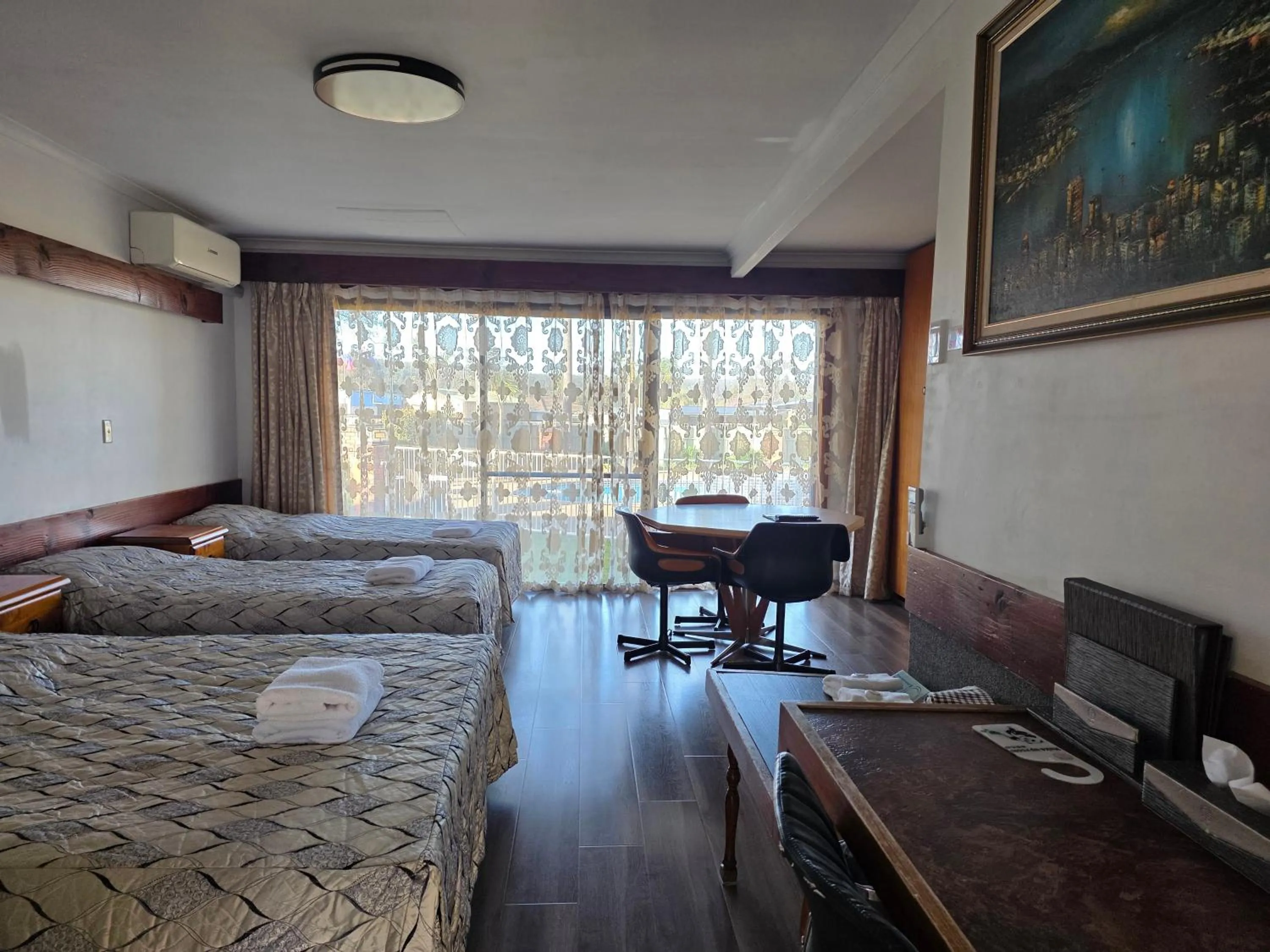 Bed in Eden Nimo Motel