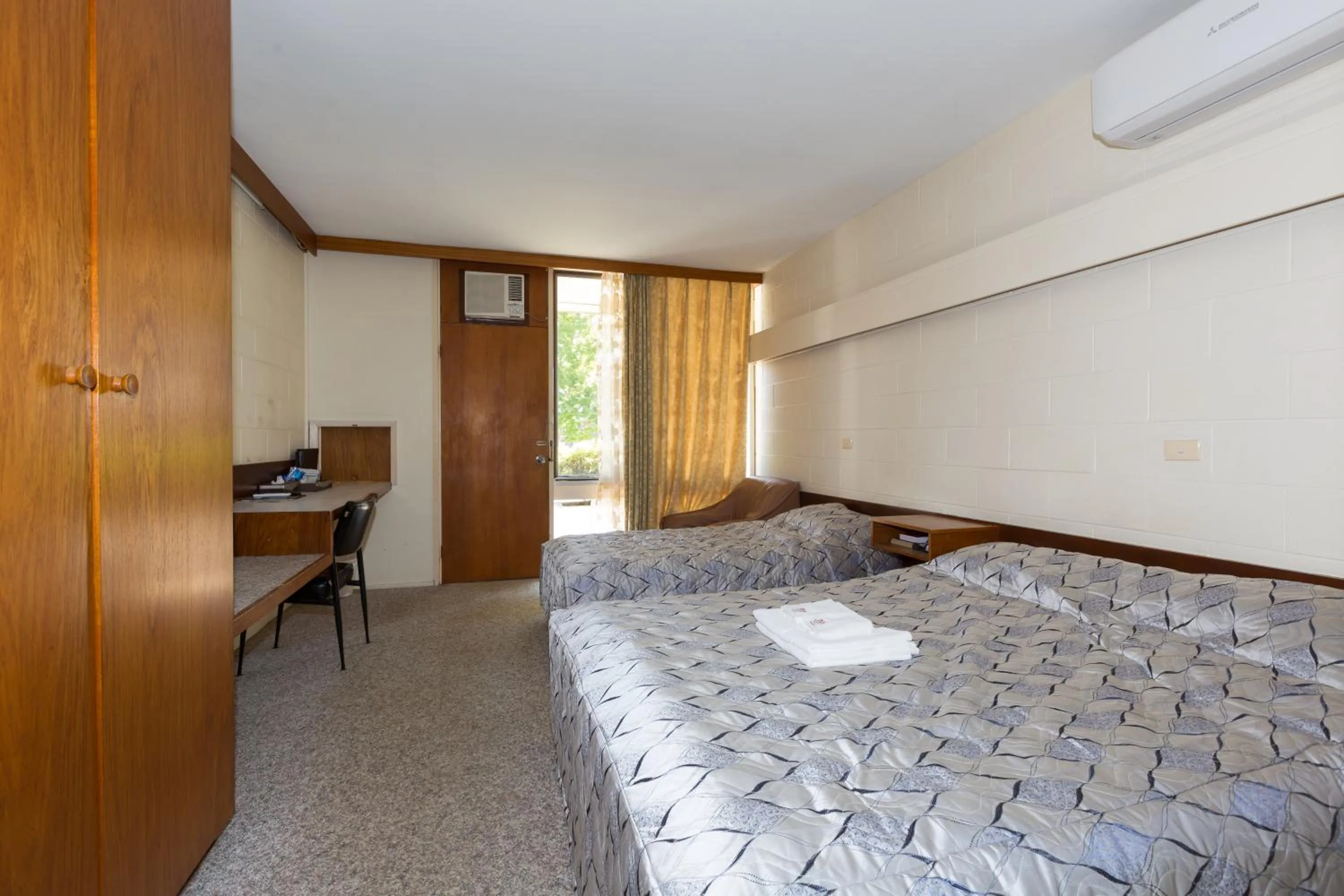 Photo of the whole room, Bed in Eden Nimo Motel