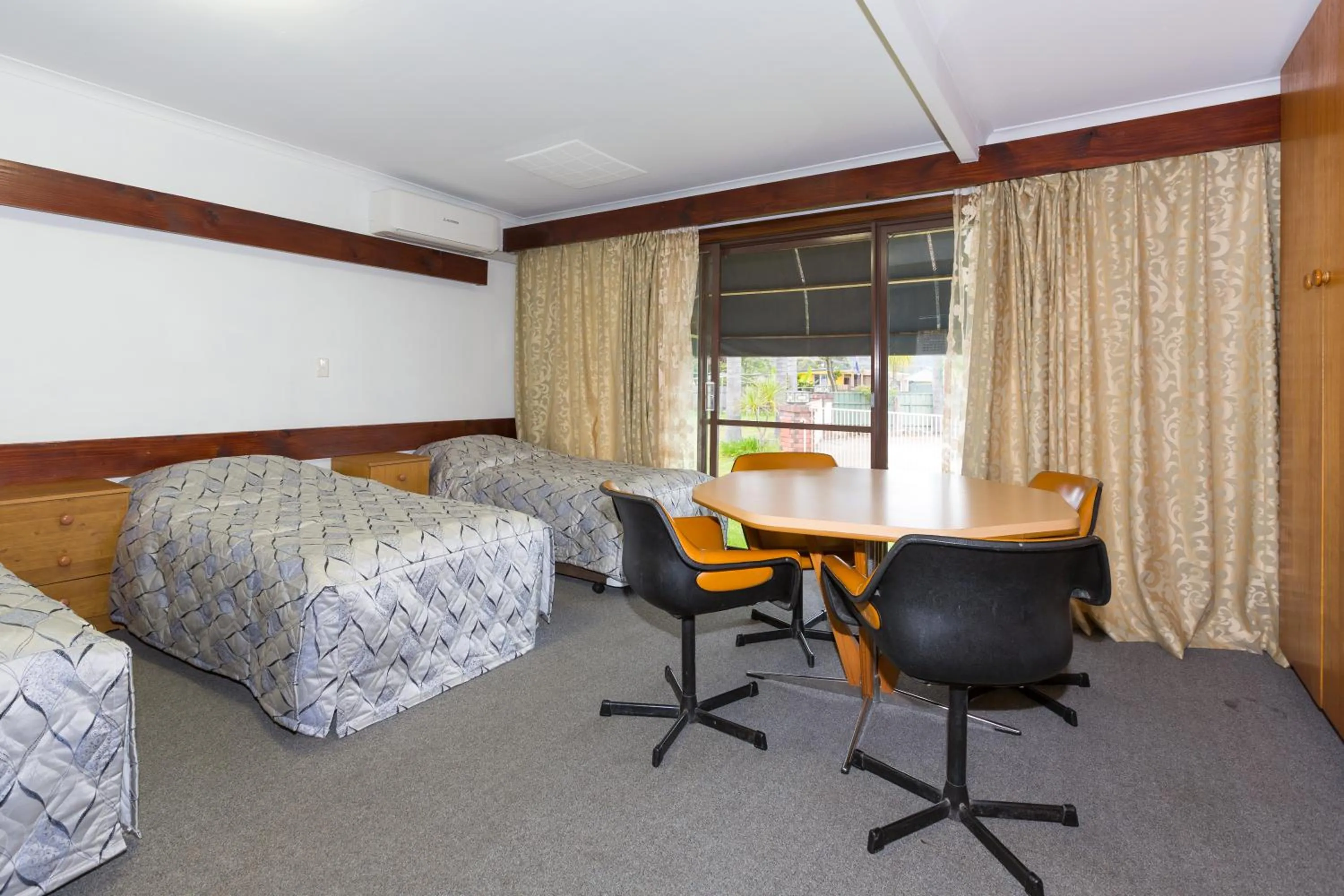 Photo of the whole room, Bed in Eden Nimo Motel