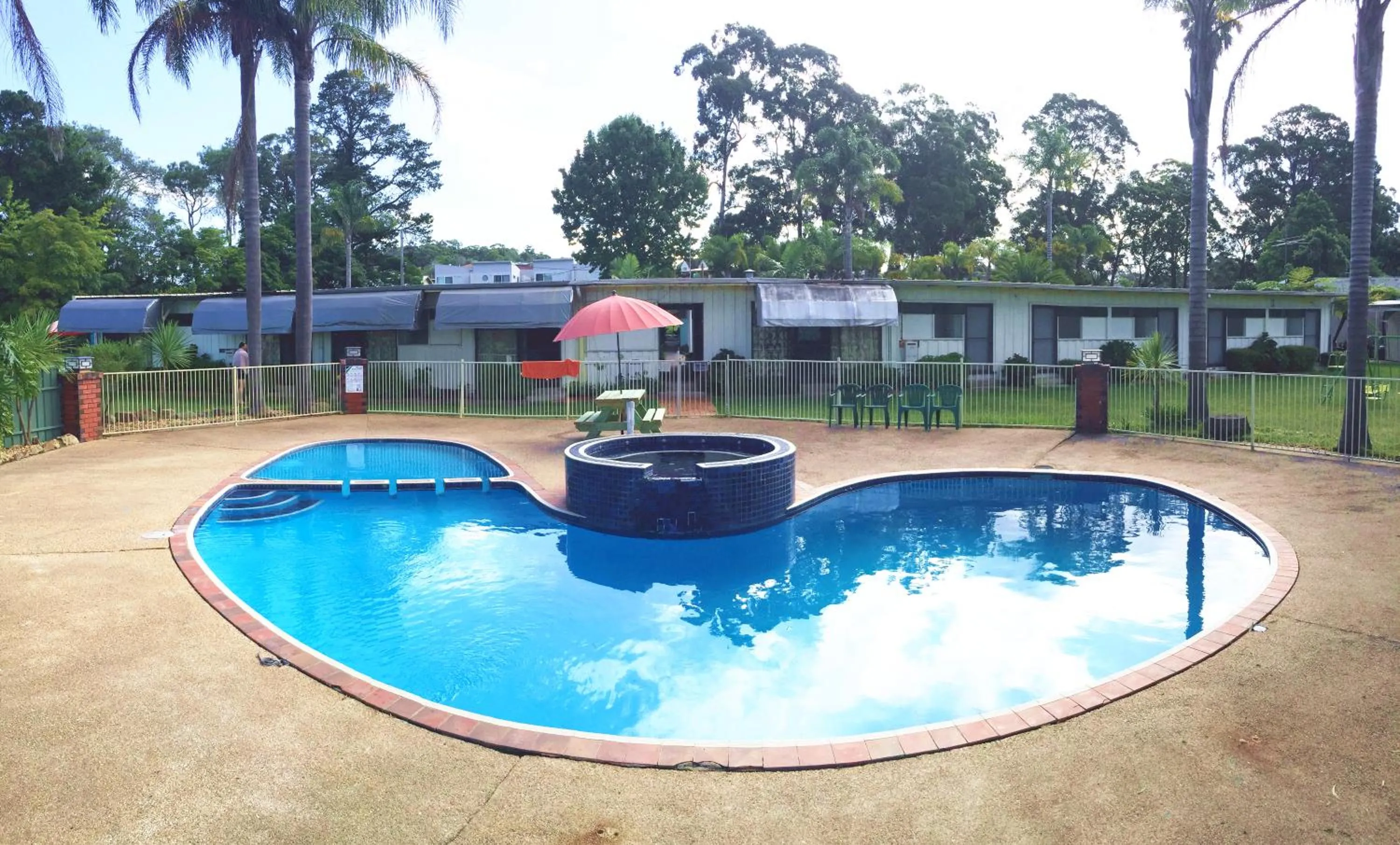 Swimming pool in Eden Nimo Motel