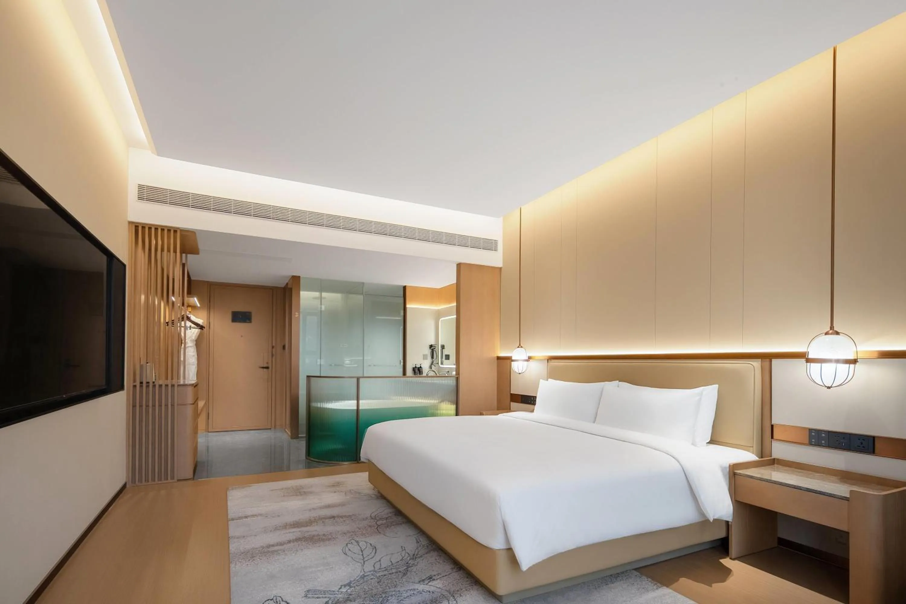 Photo of the whole room, Bed in Wyndham Garden Shanghai Songjiang