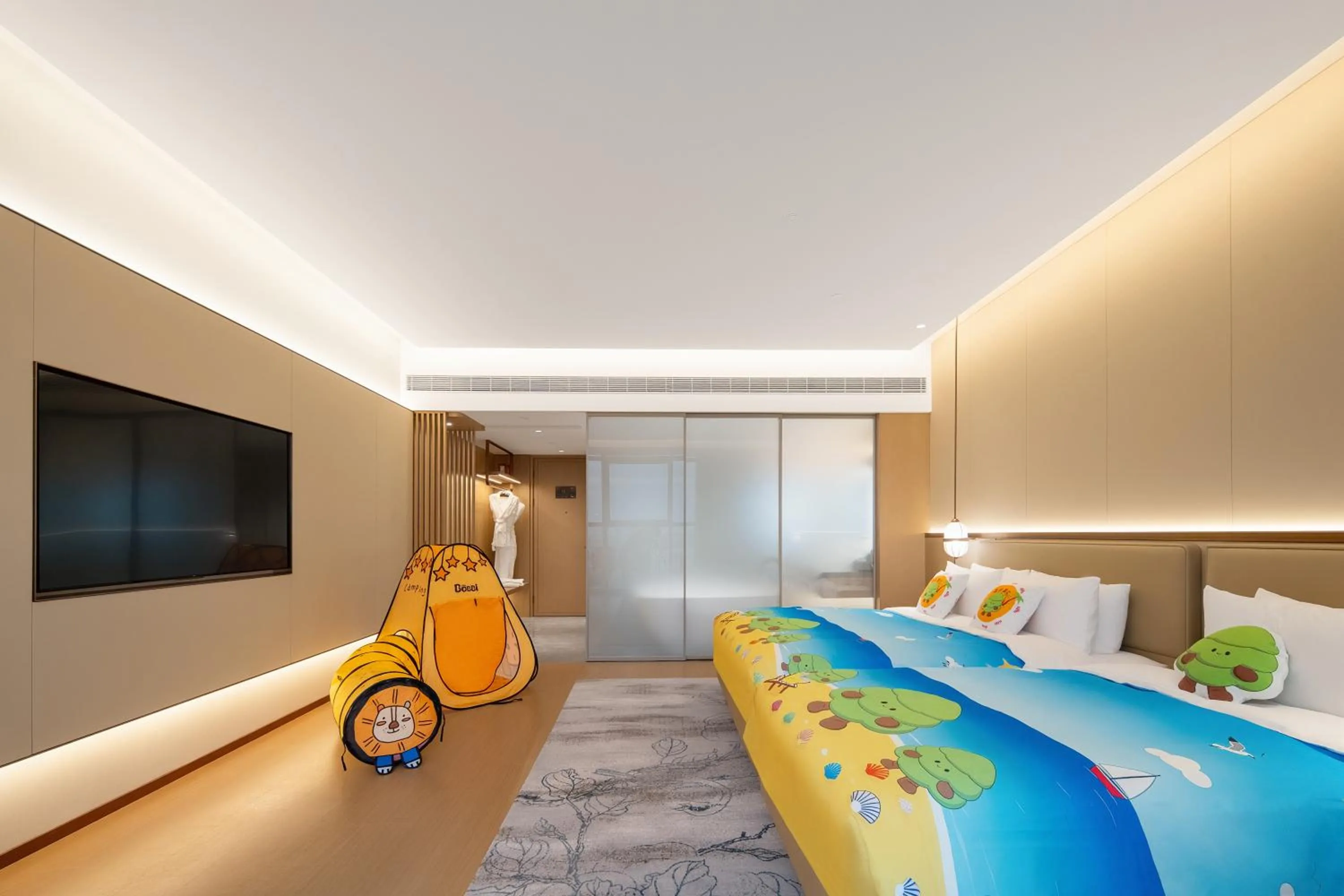 Bedroom, Bed in Wyndham Garden Shanghai Songjiang