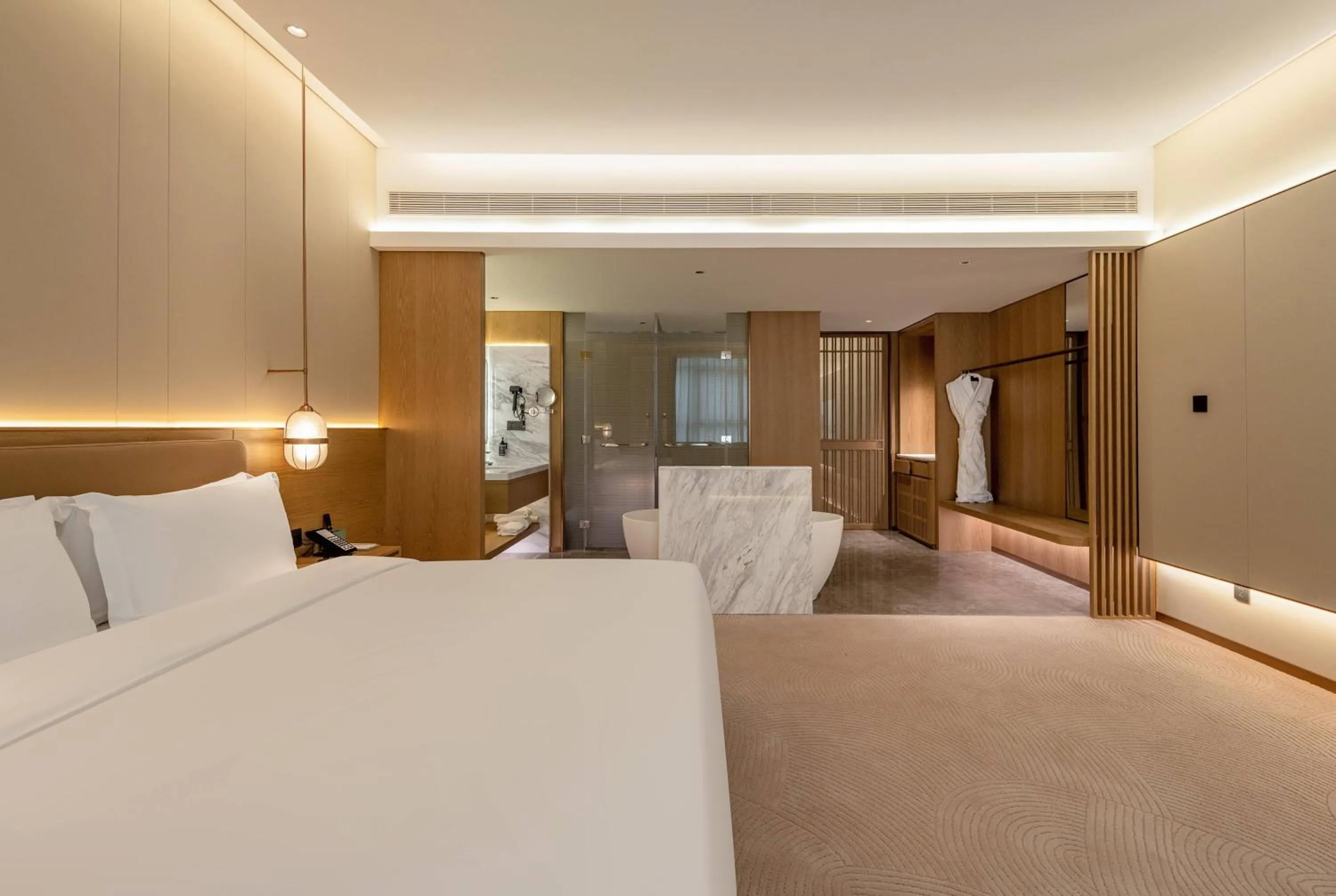 Photo of the whole room, Bed in Wyndham Garden Shanghai Songjiang