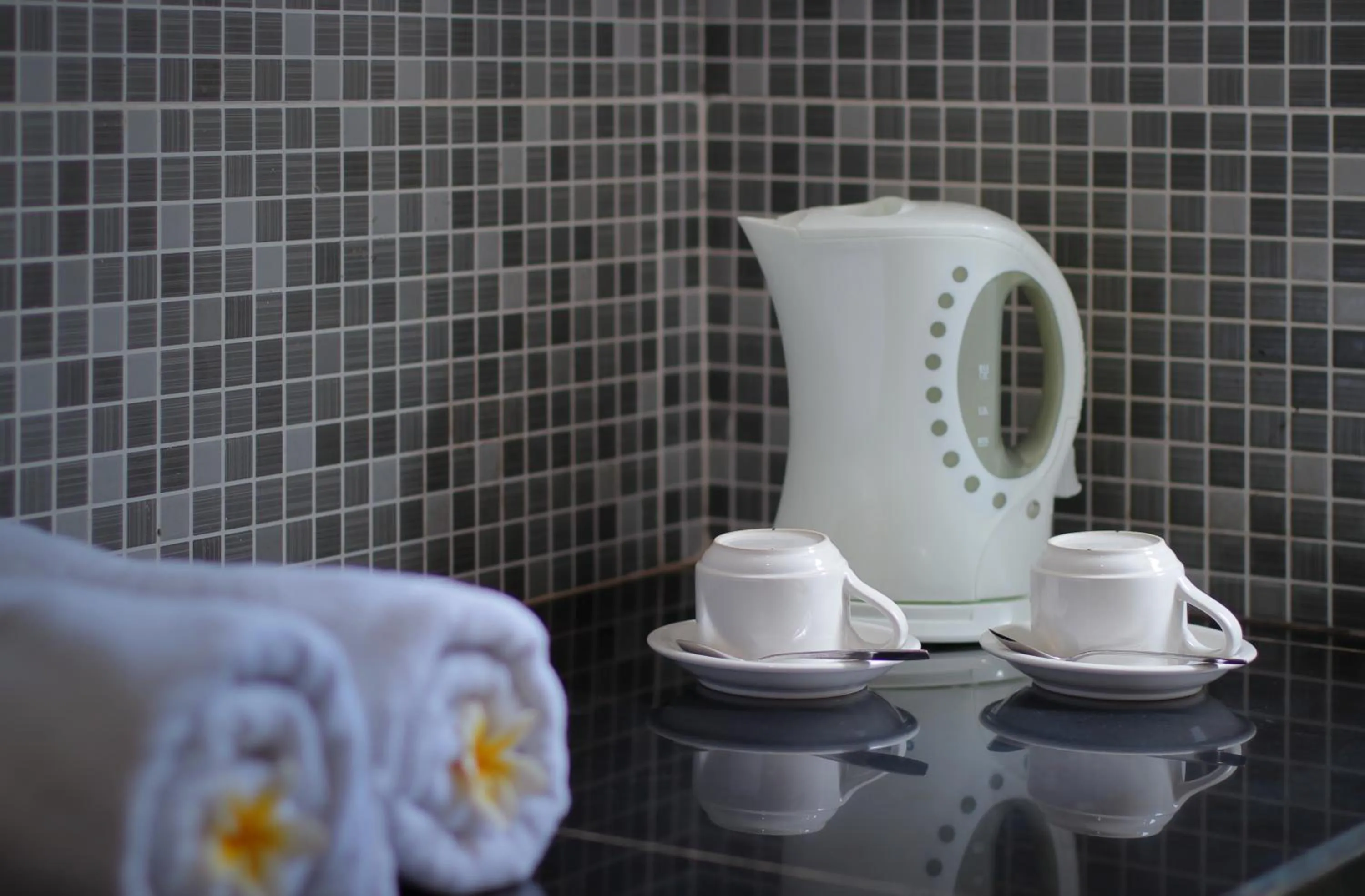 Coffee/tea facilities in Srikandi Inn