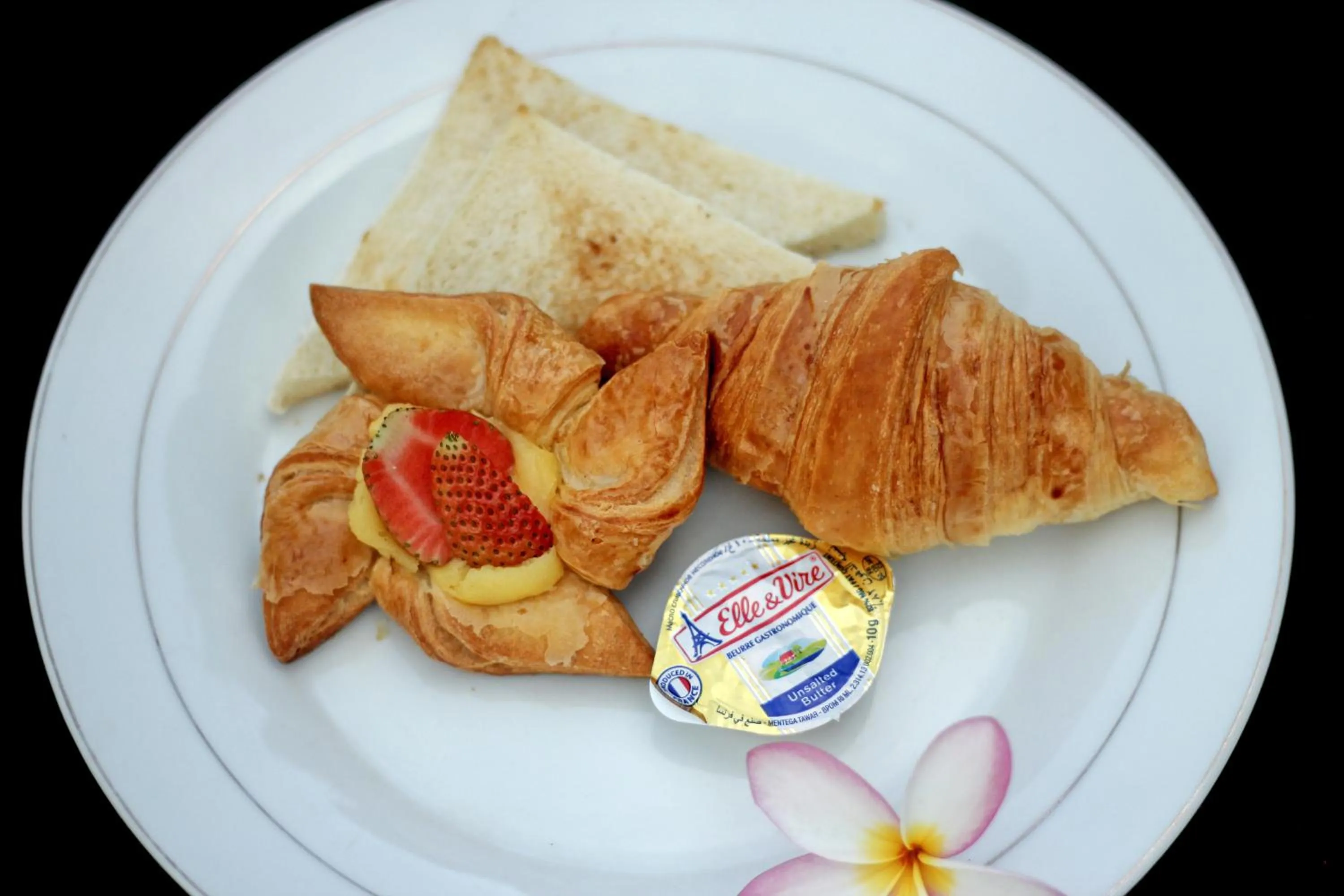 Continental breakfast in Srikandi Inn