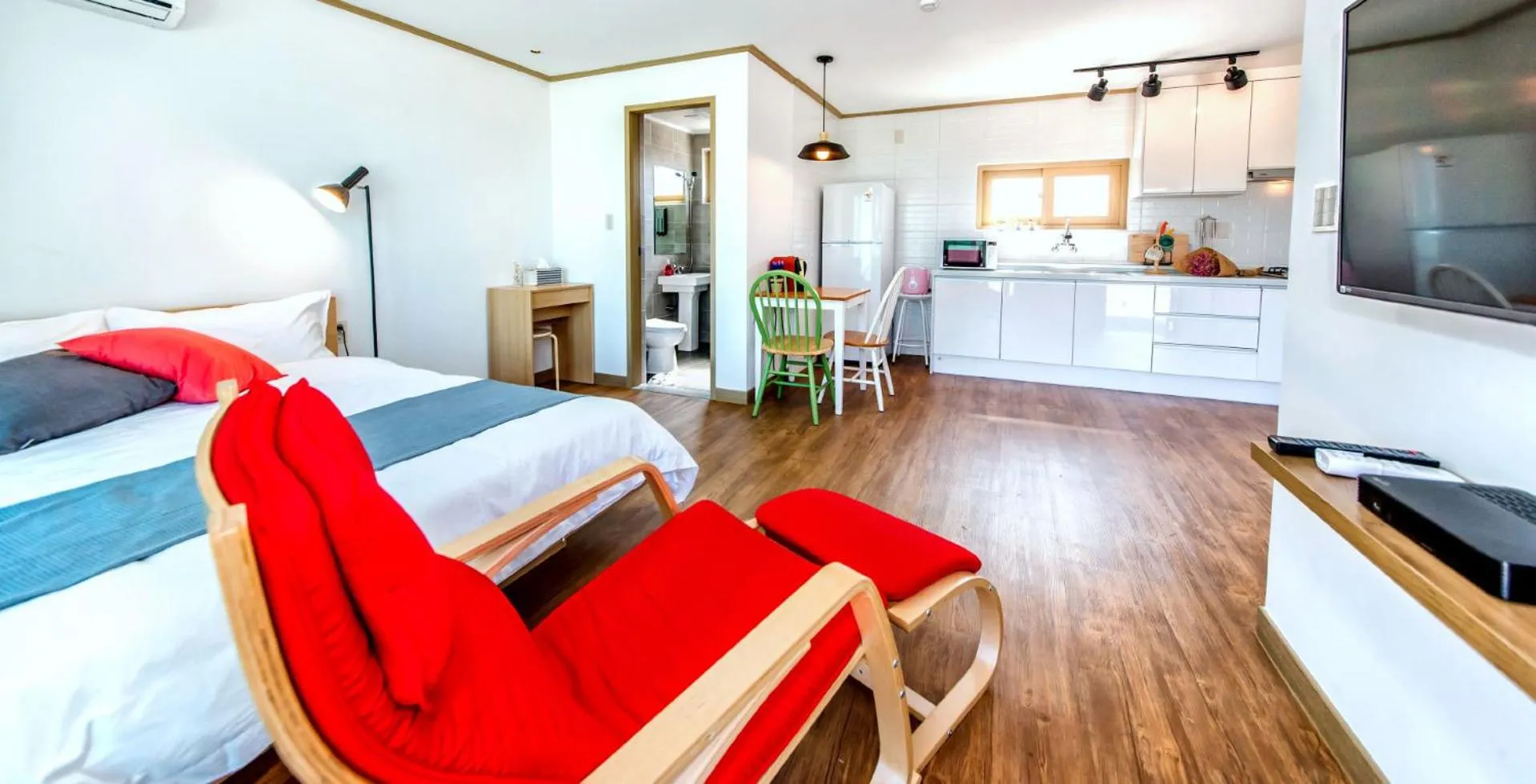 Toilet, Bed in Boreum Pension