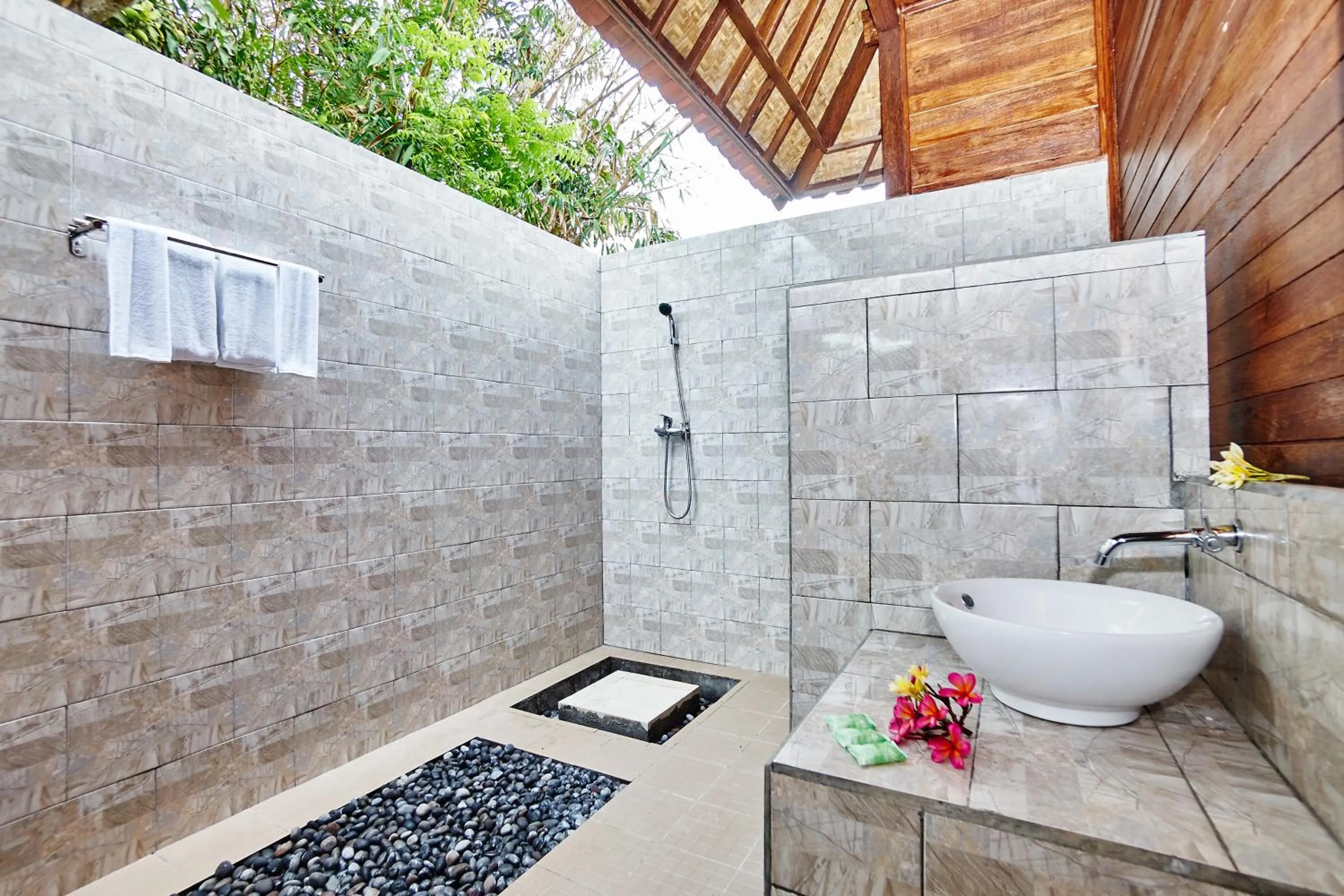 Shower in The Cozy Villas Lembongan
