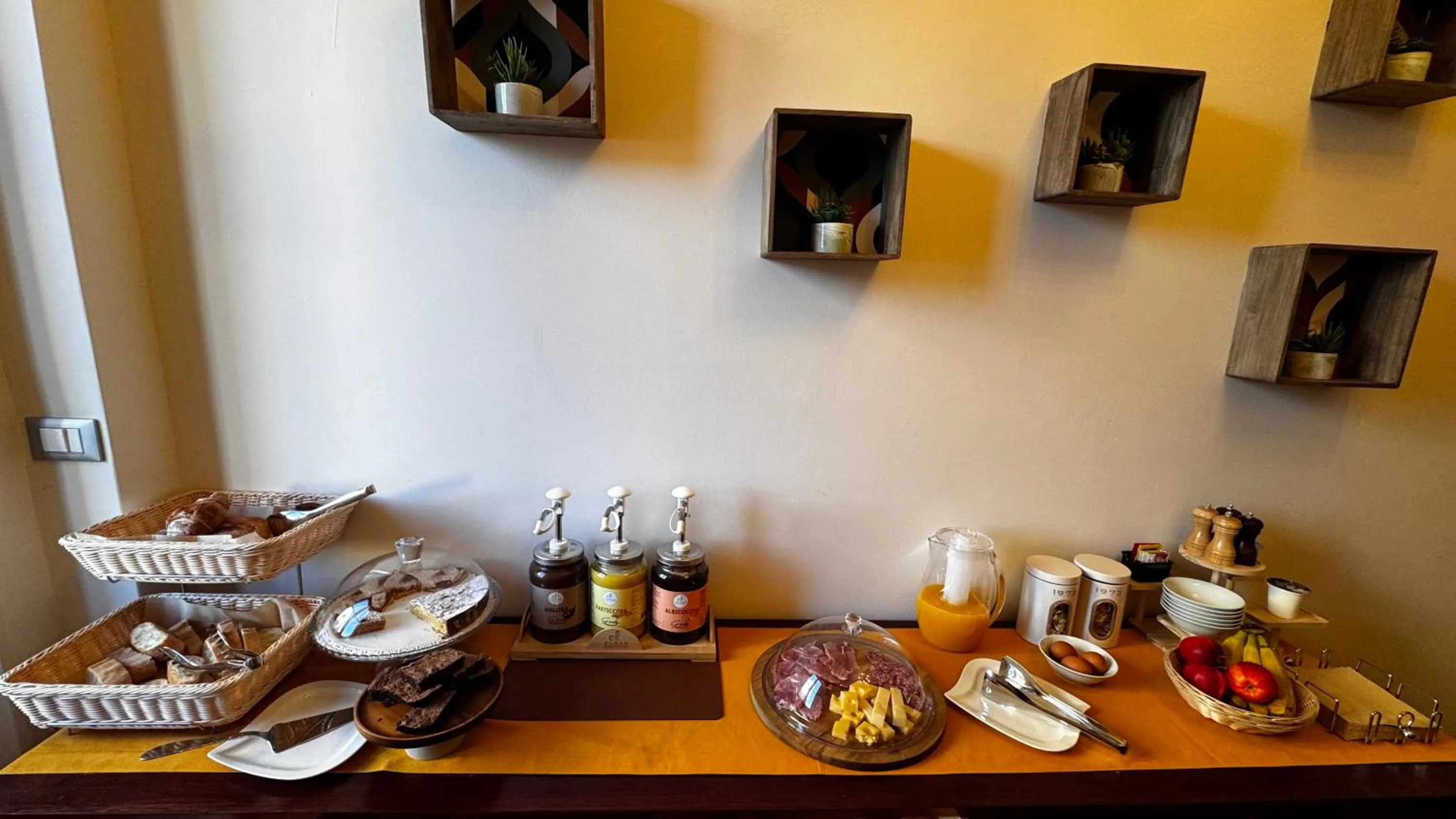 Food and drinks in Bed and Chic art rooms