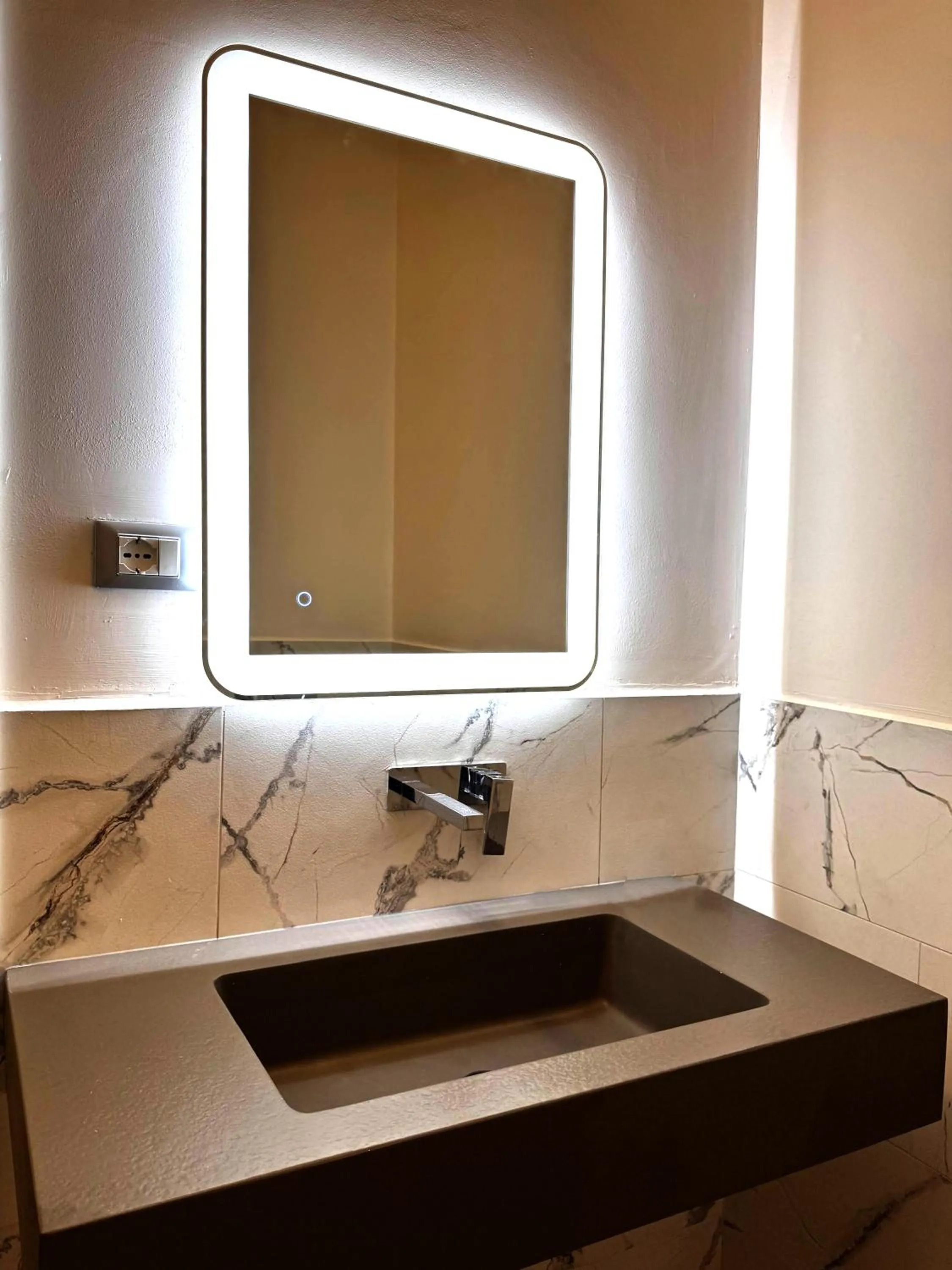 Bathroom in Bed and Chic art rooms