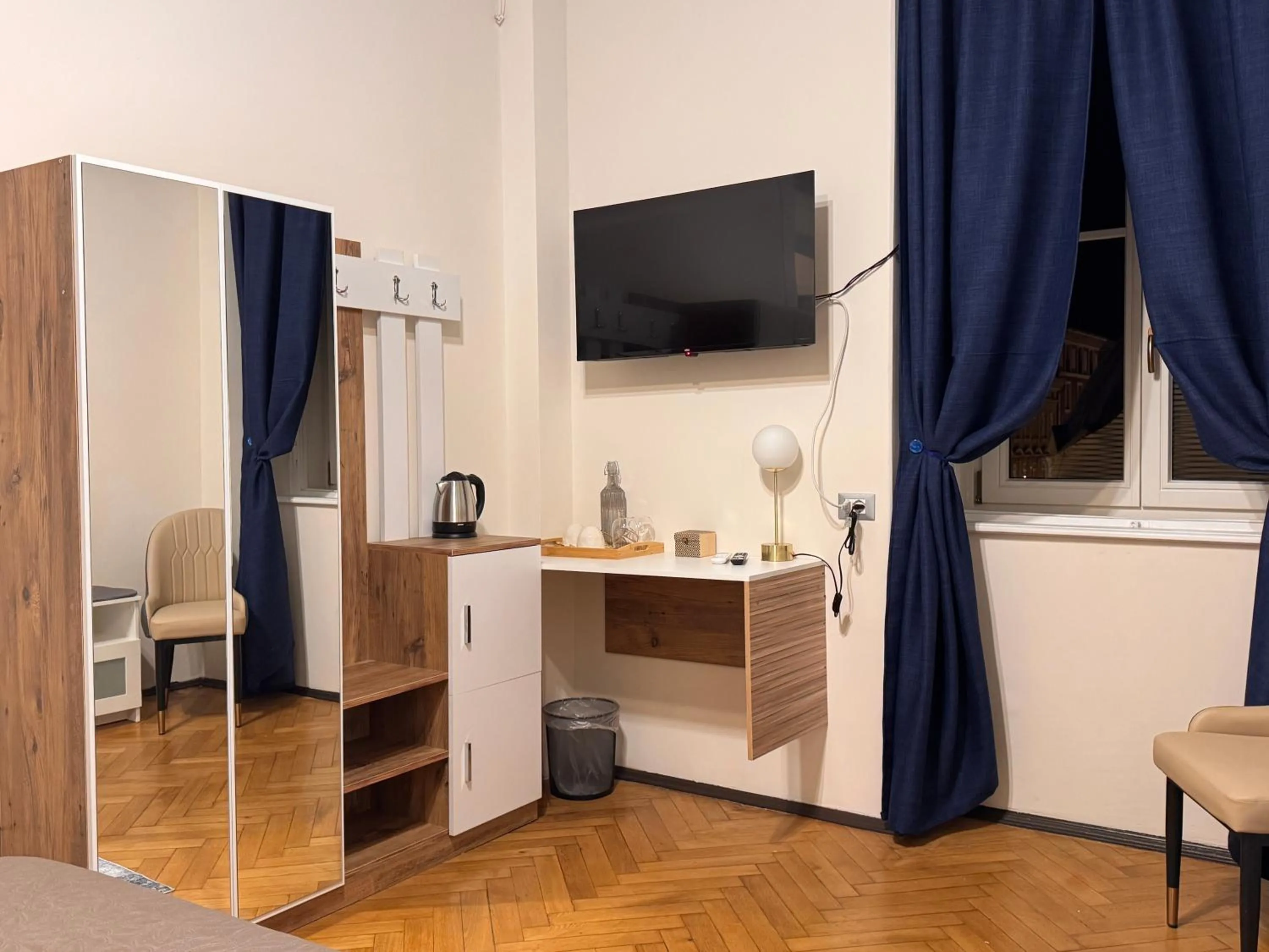 Photo of the whole room in Bed and Chic art rooms