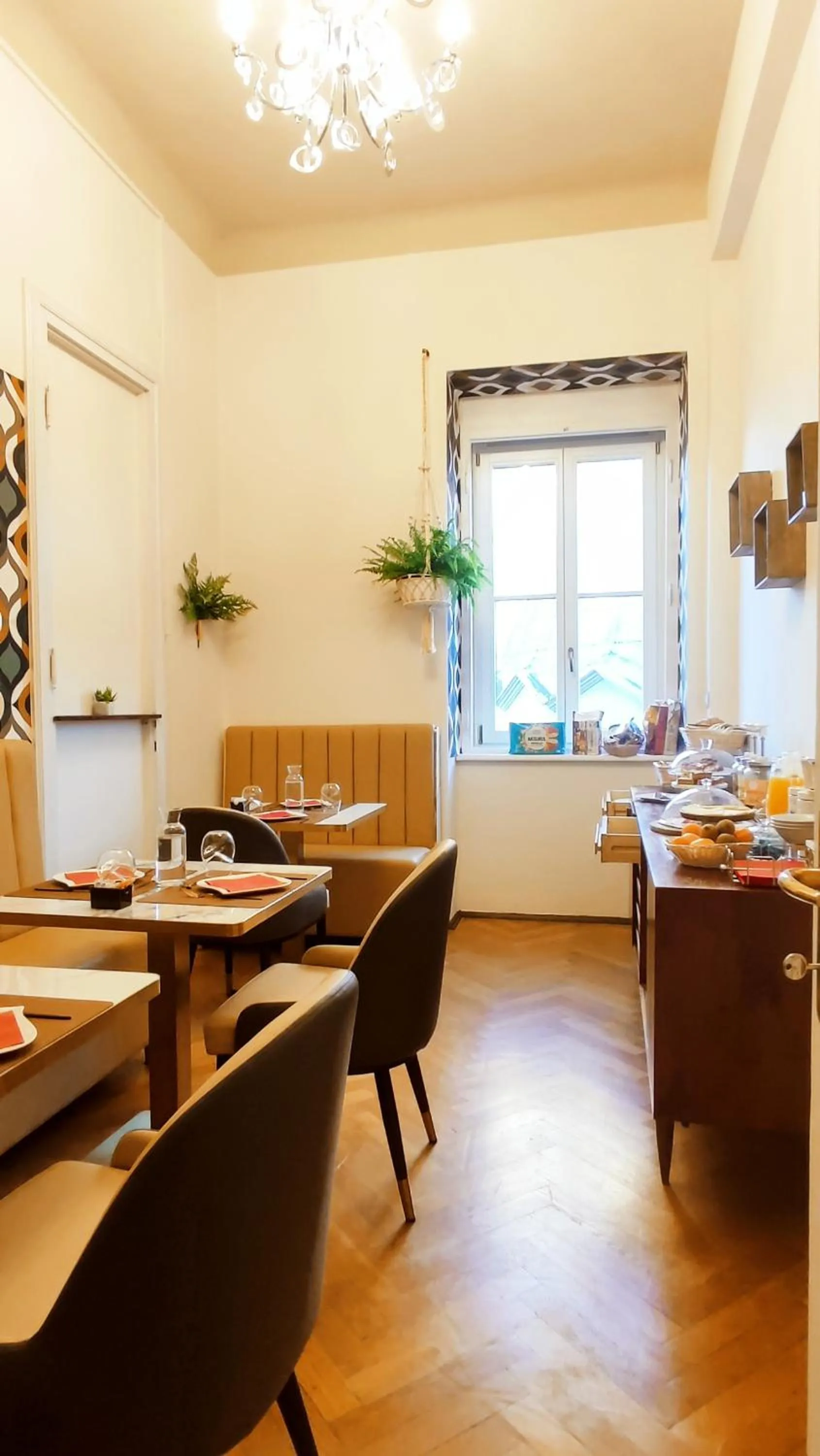 Seating area in Bed and Chic art rooms