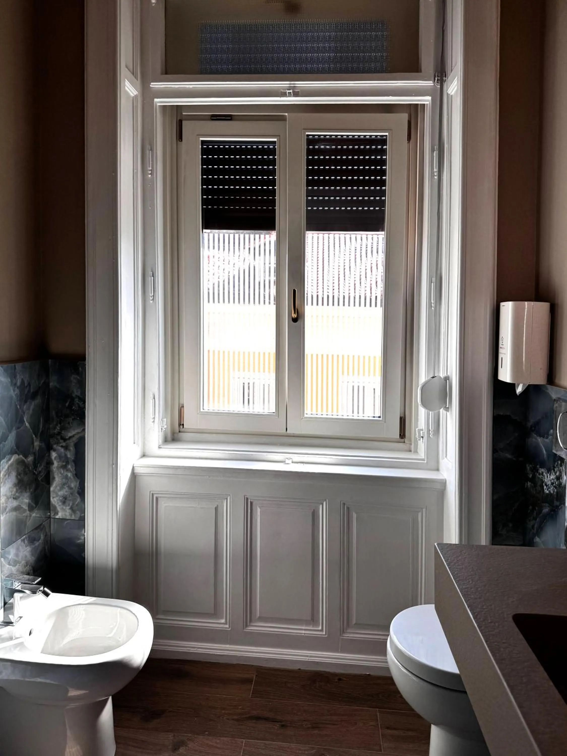 Bathroom in Bed and Chic art rooms