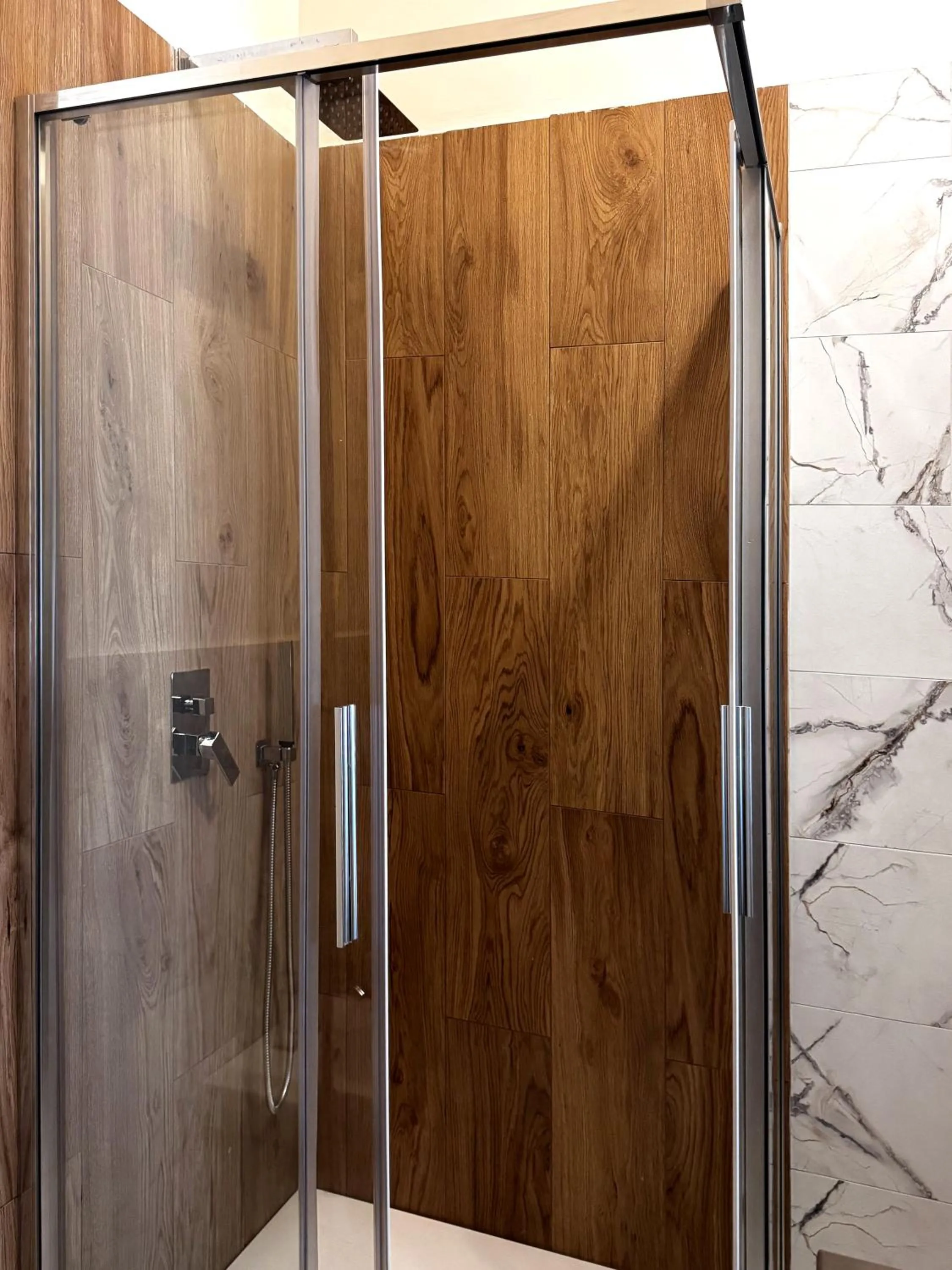 Shower in Bed and Chic art rooms