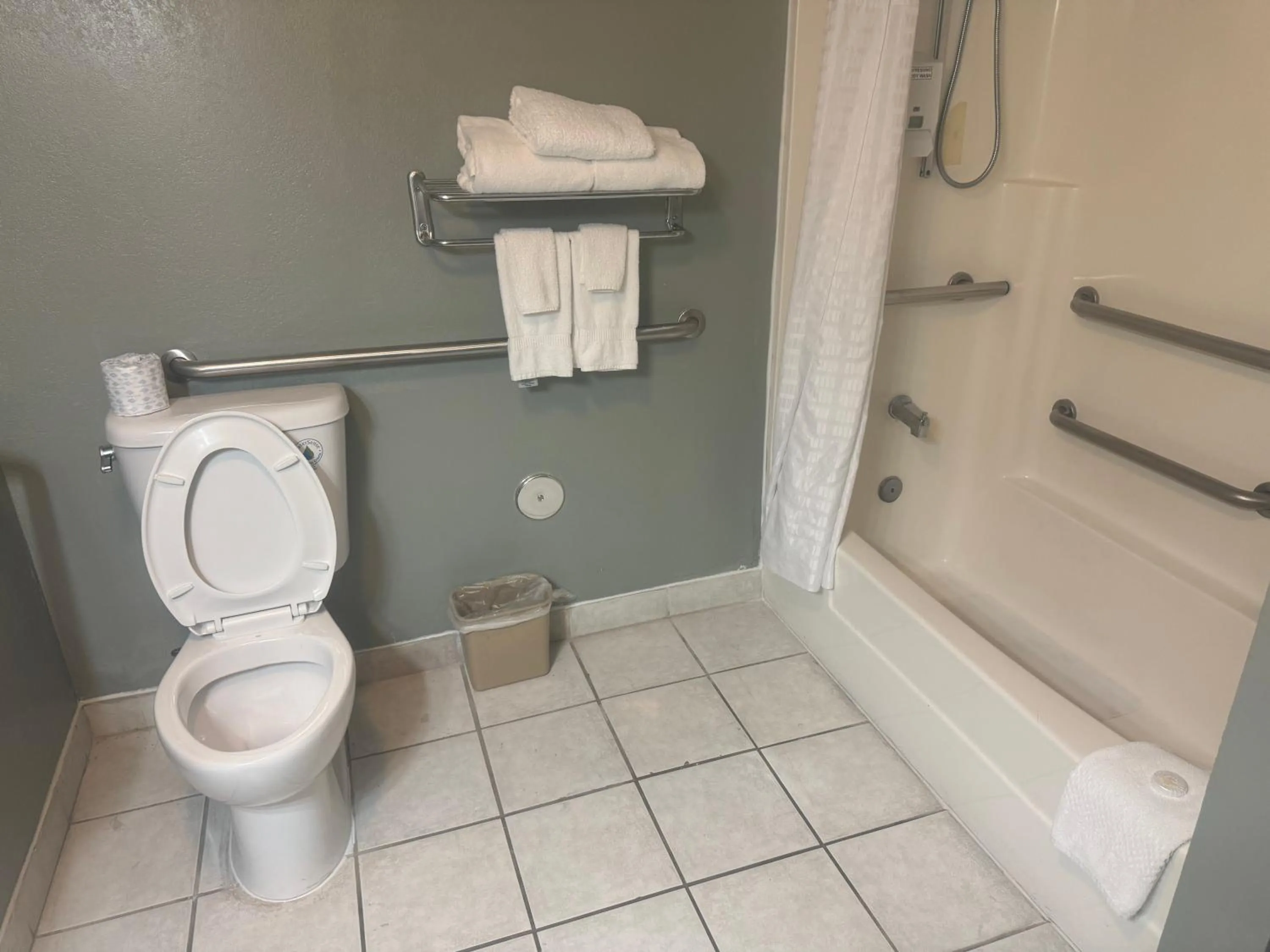 Toilet in Hiltop Hotel