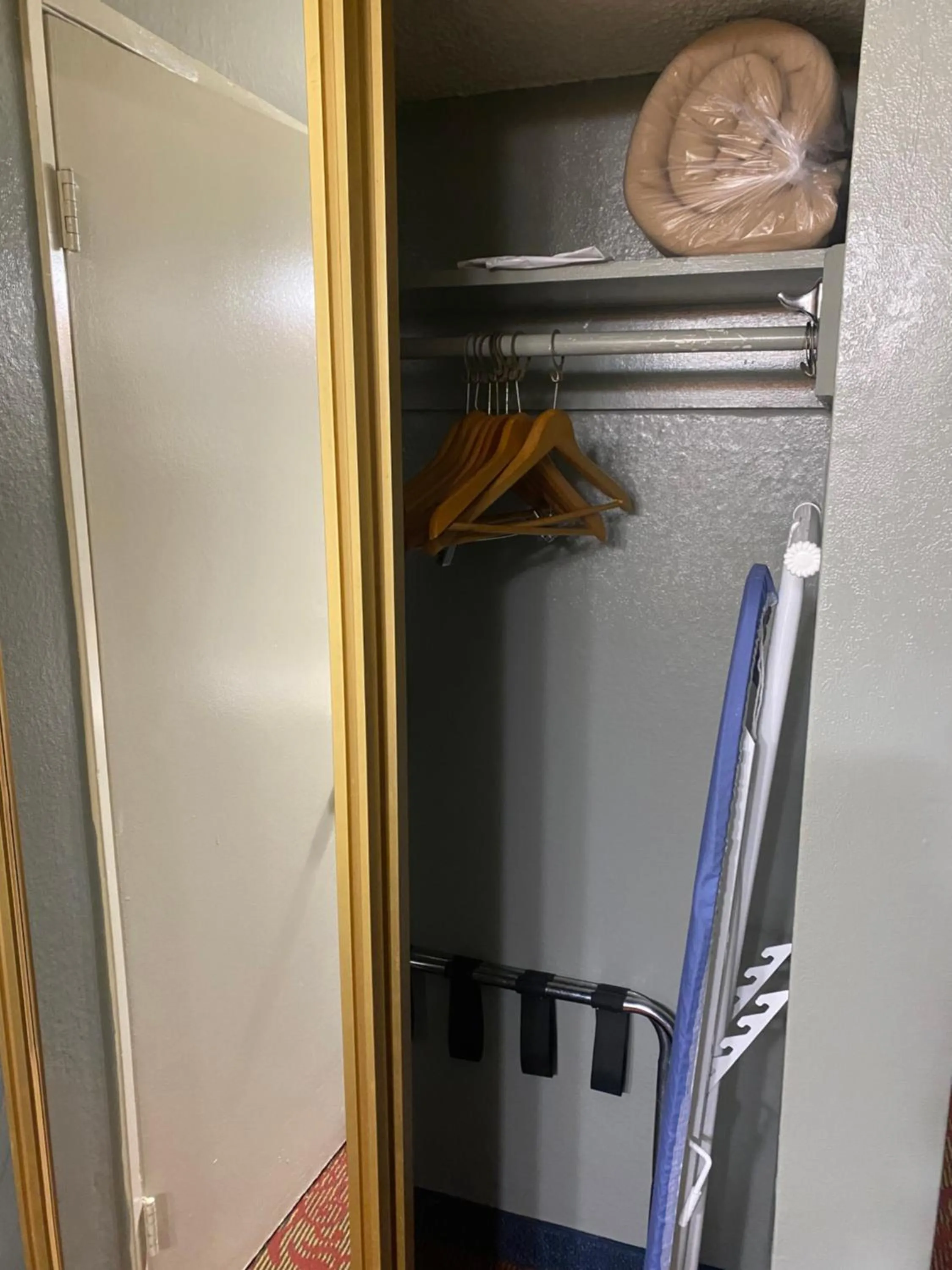 flat iron in Hiltop Hotel