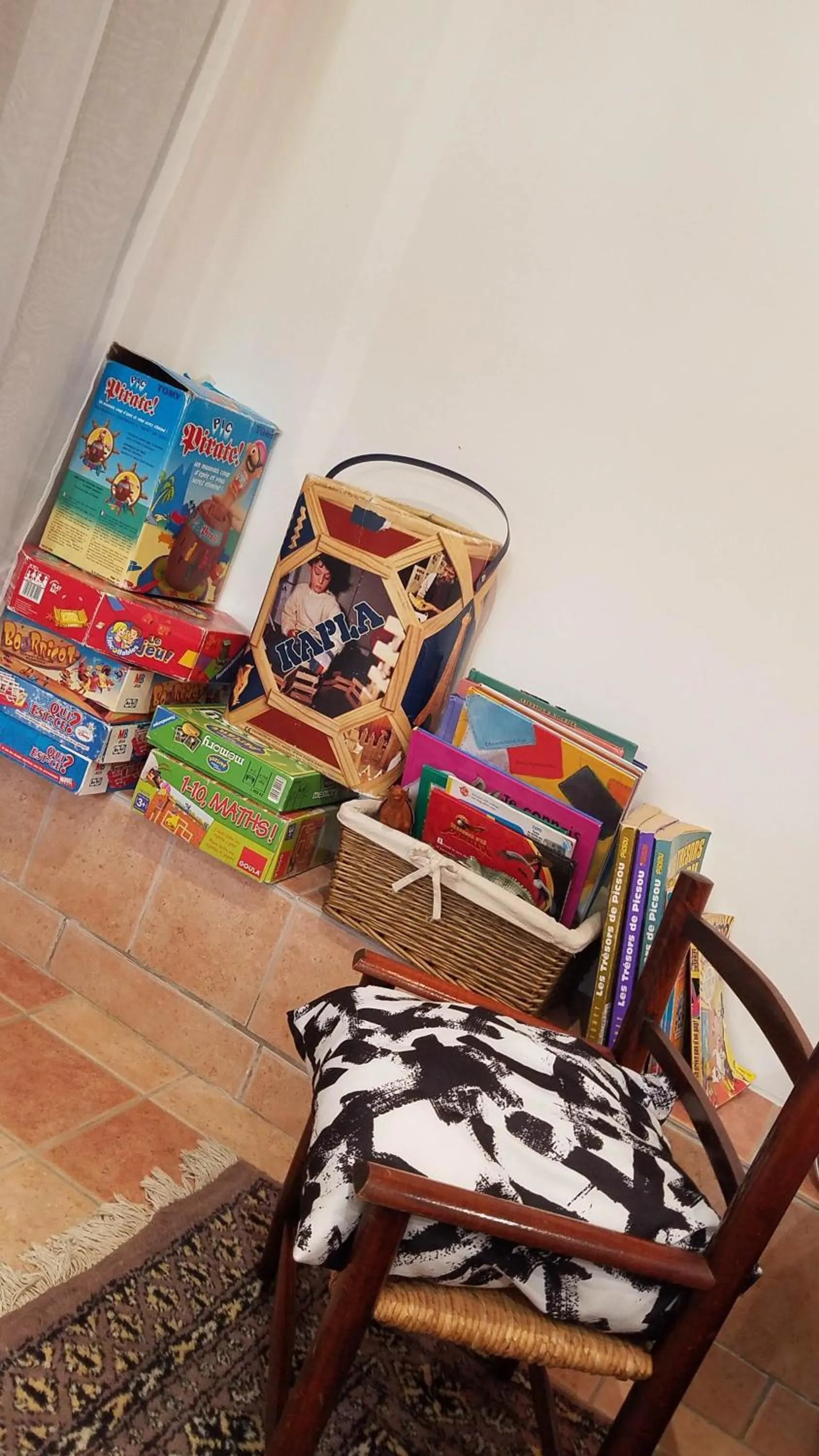 Children play ground in Chambre Avec Jardin Pierre Curie