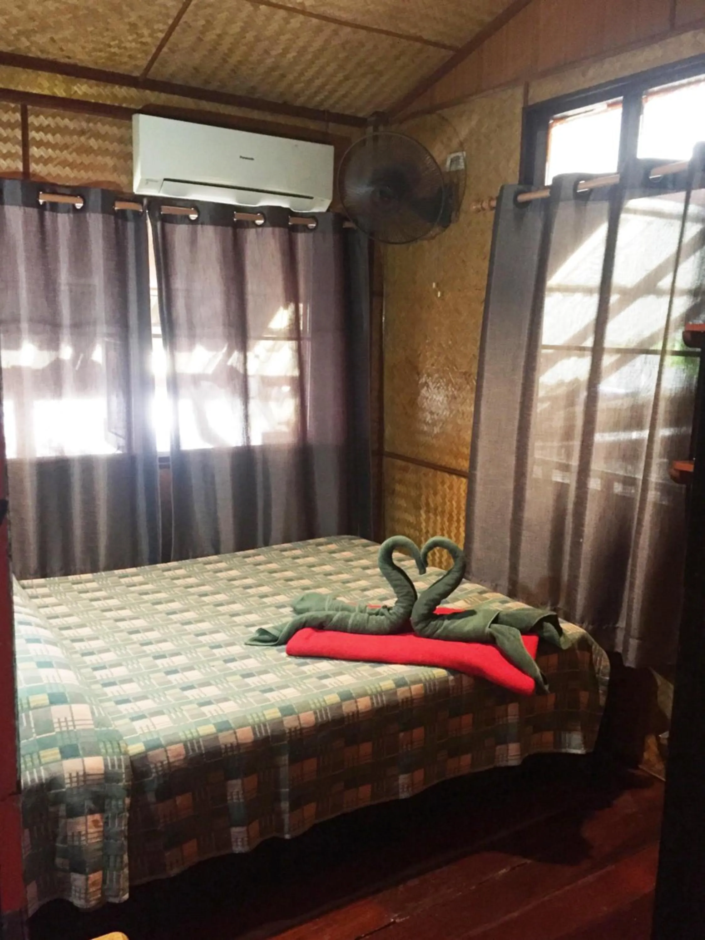 Bed in Shanti Lodge