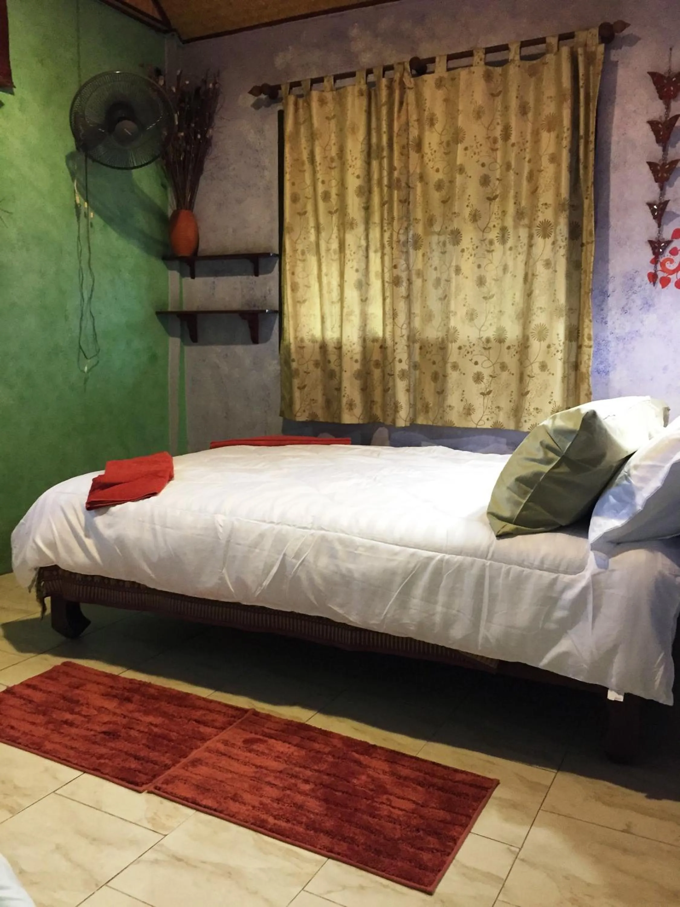 Bed in Shanti Lodge