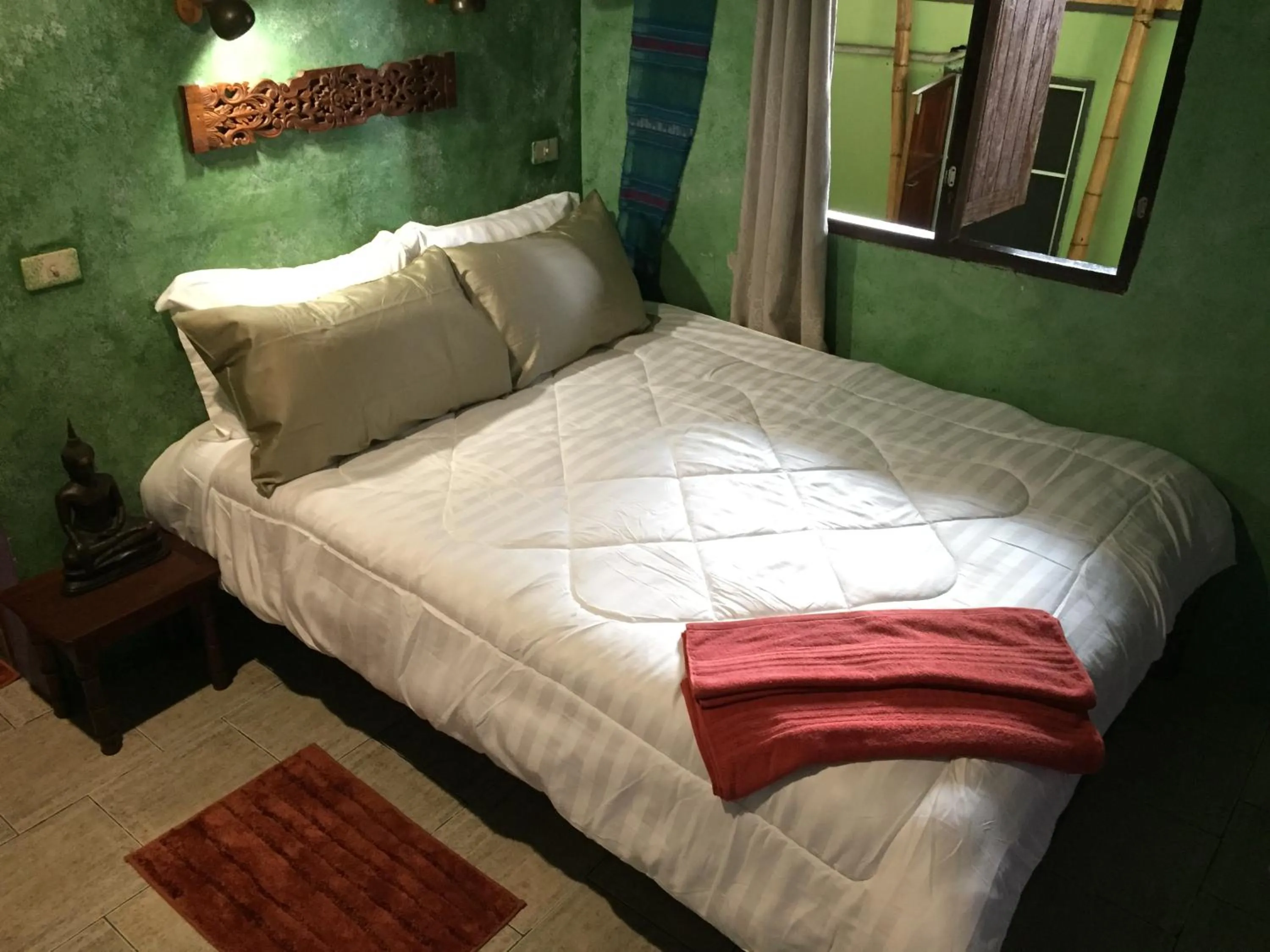 Bed in Shanti Lodge