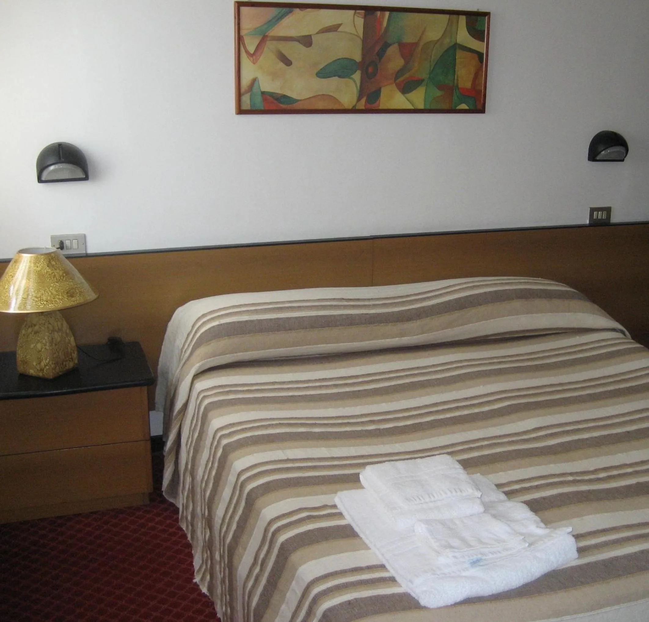 Photo of the whole room in Hotel Niagara