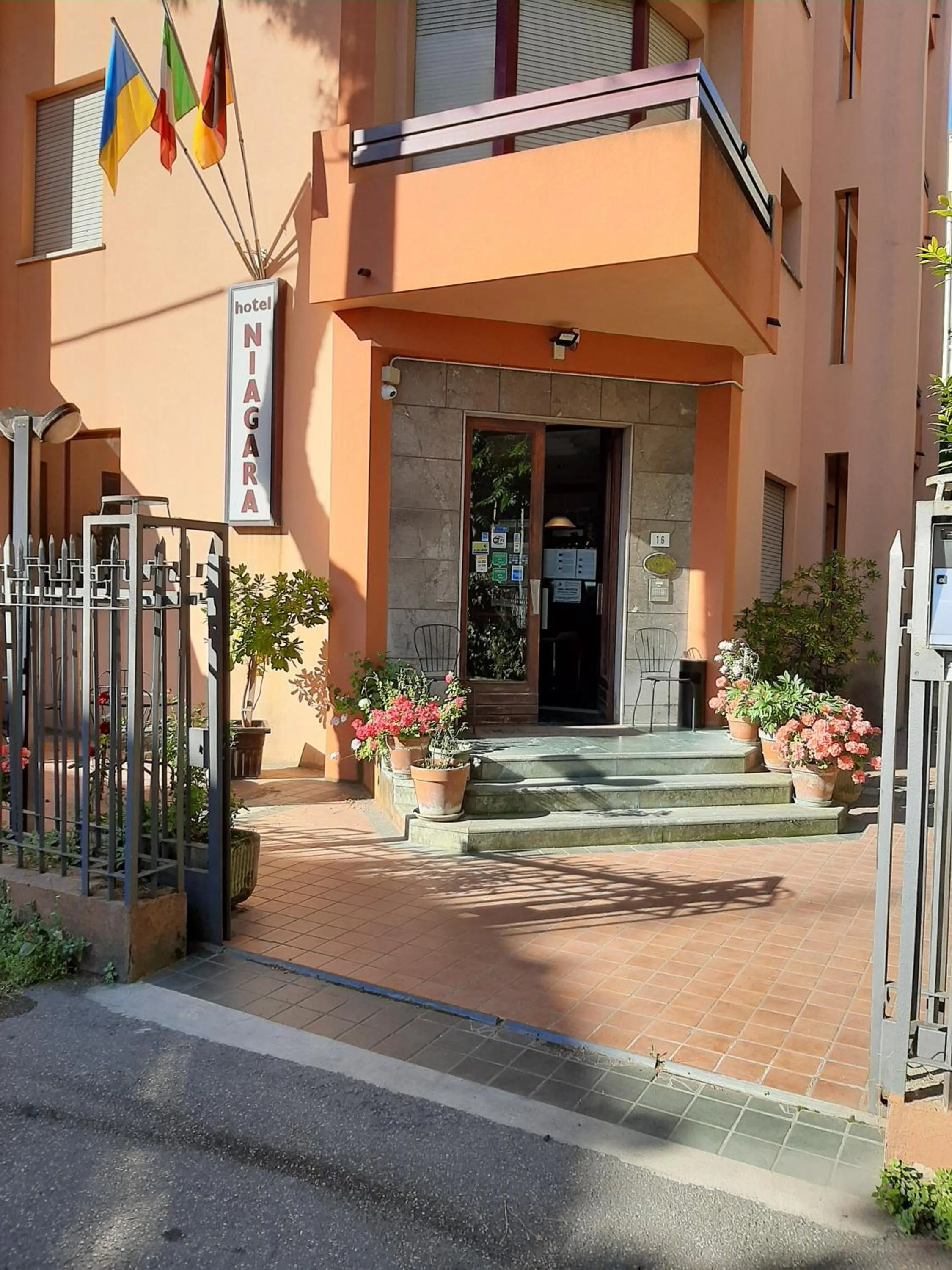 Facade/entrance in Hotel Niagara