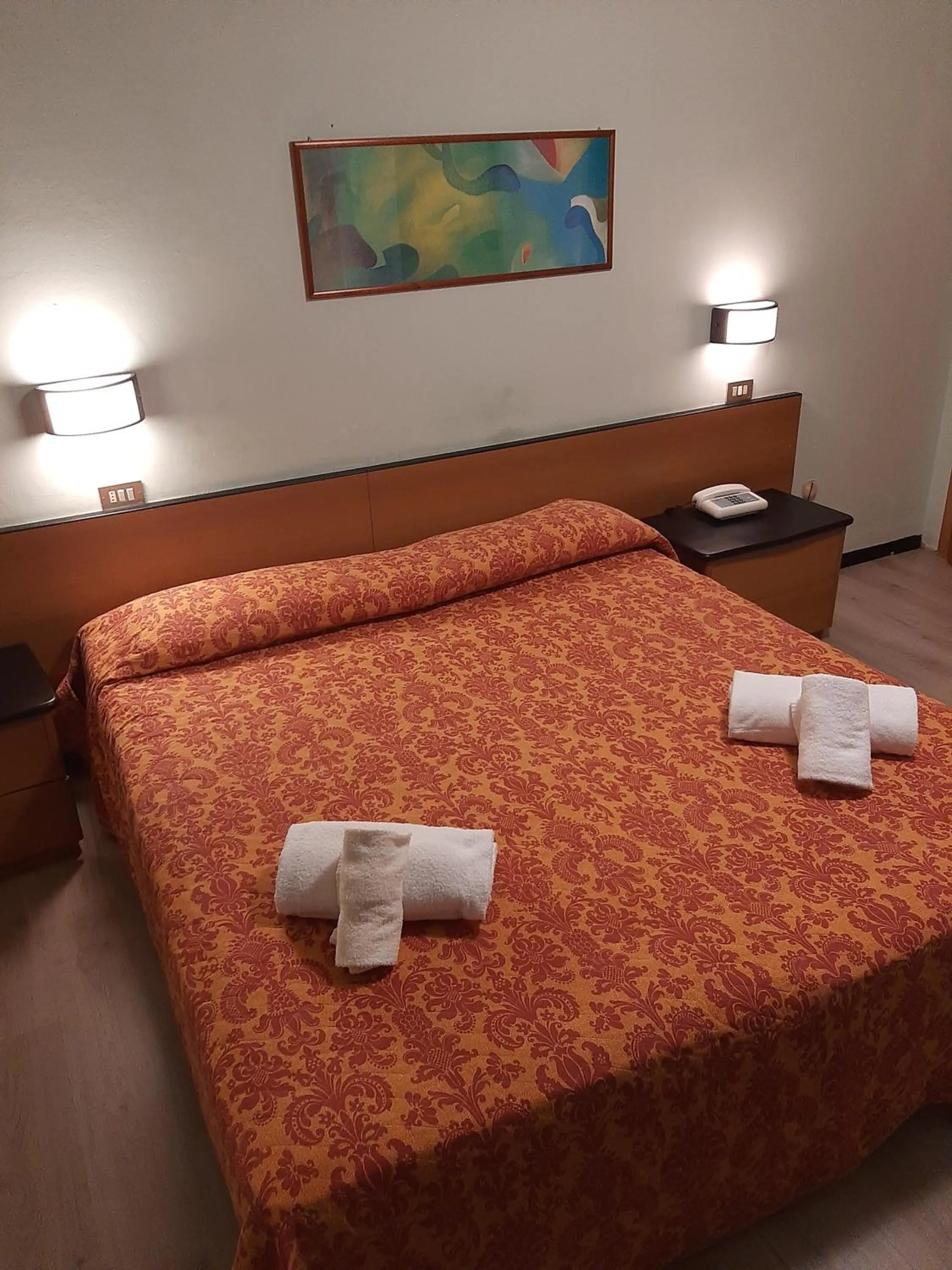 Photo of the whole room in Hotel Niagara