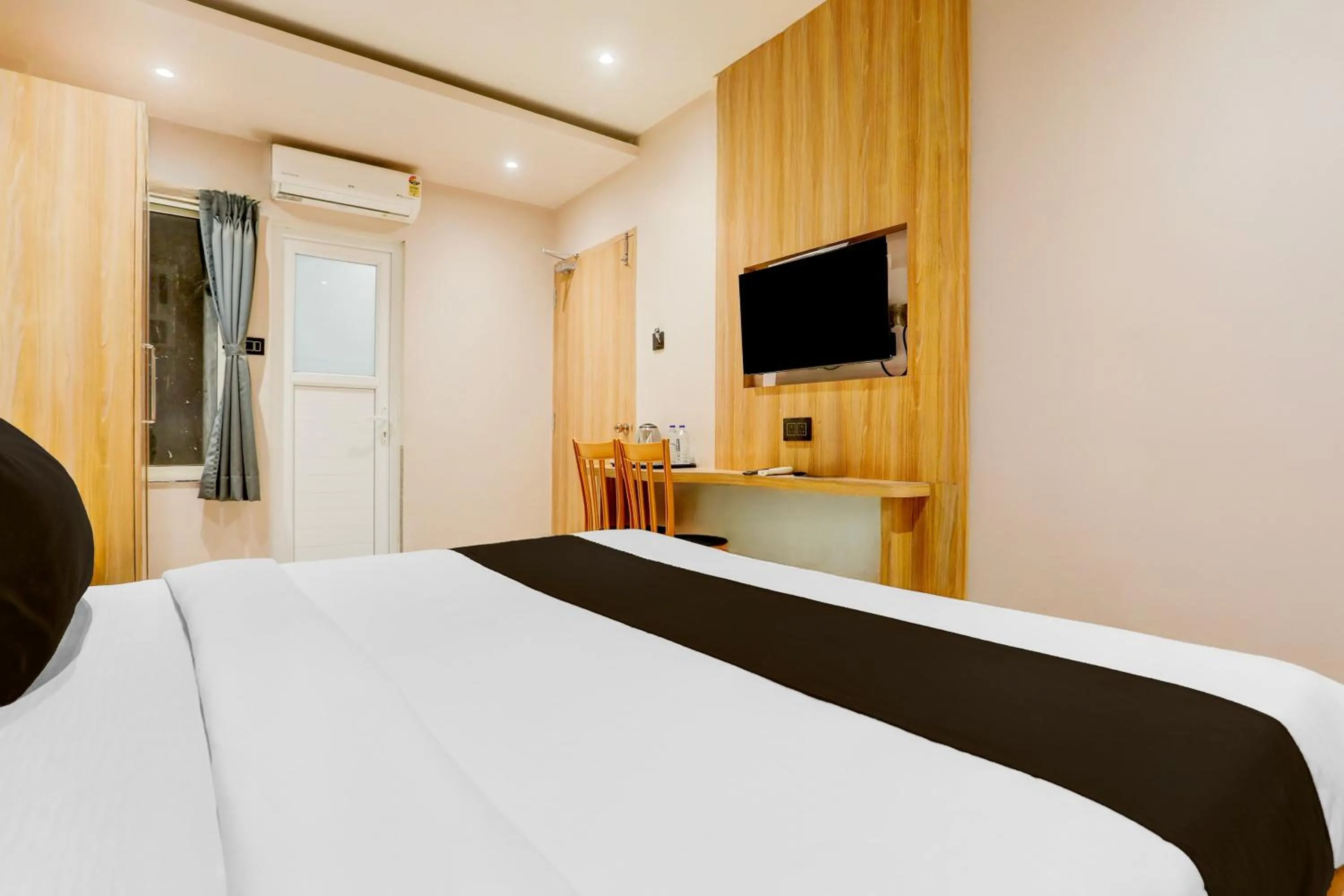 Bedroom, Bed in Super Collection O Manikarnika Sahi Near Jagannath Temple