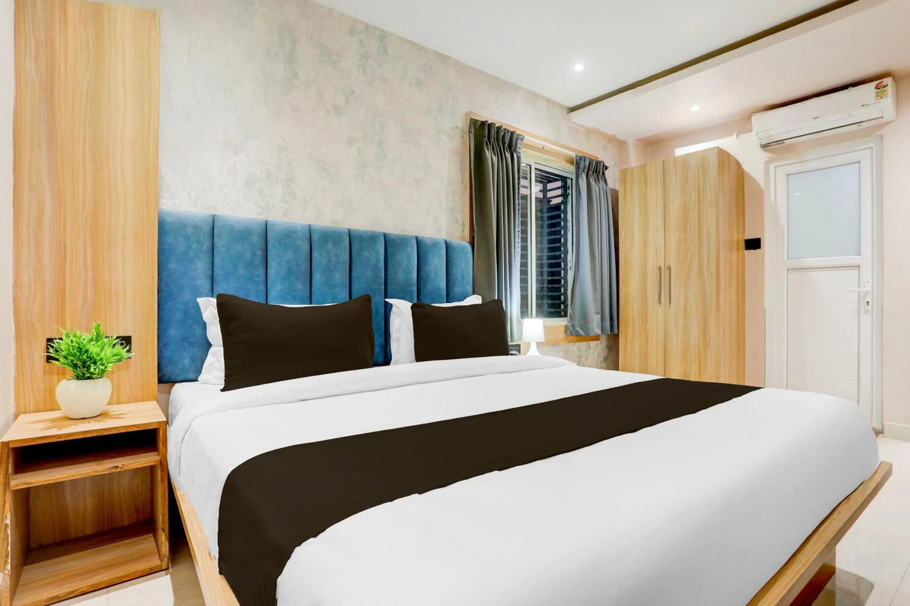 Bedroom, Bed in Super Collection O Manikarnika Sahi Near Jagannath Temple