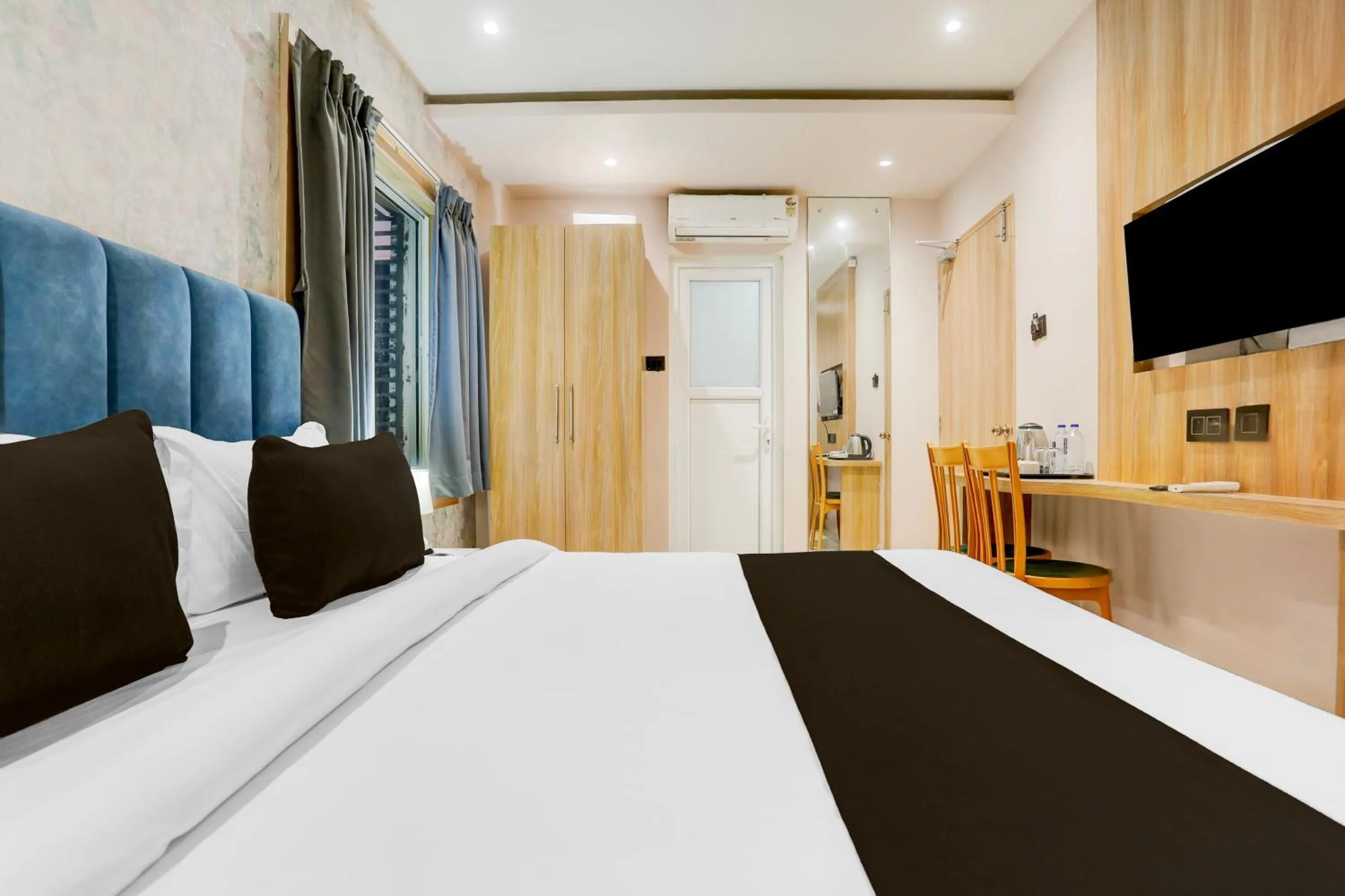Bedroom, Bed in Super Collection O Manikarnika Sahi Near Jagannath Temple
