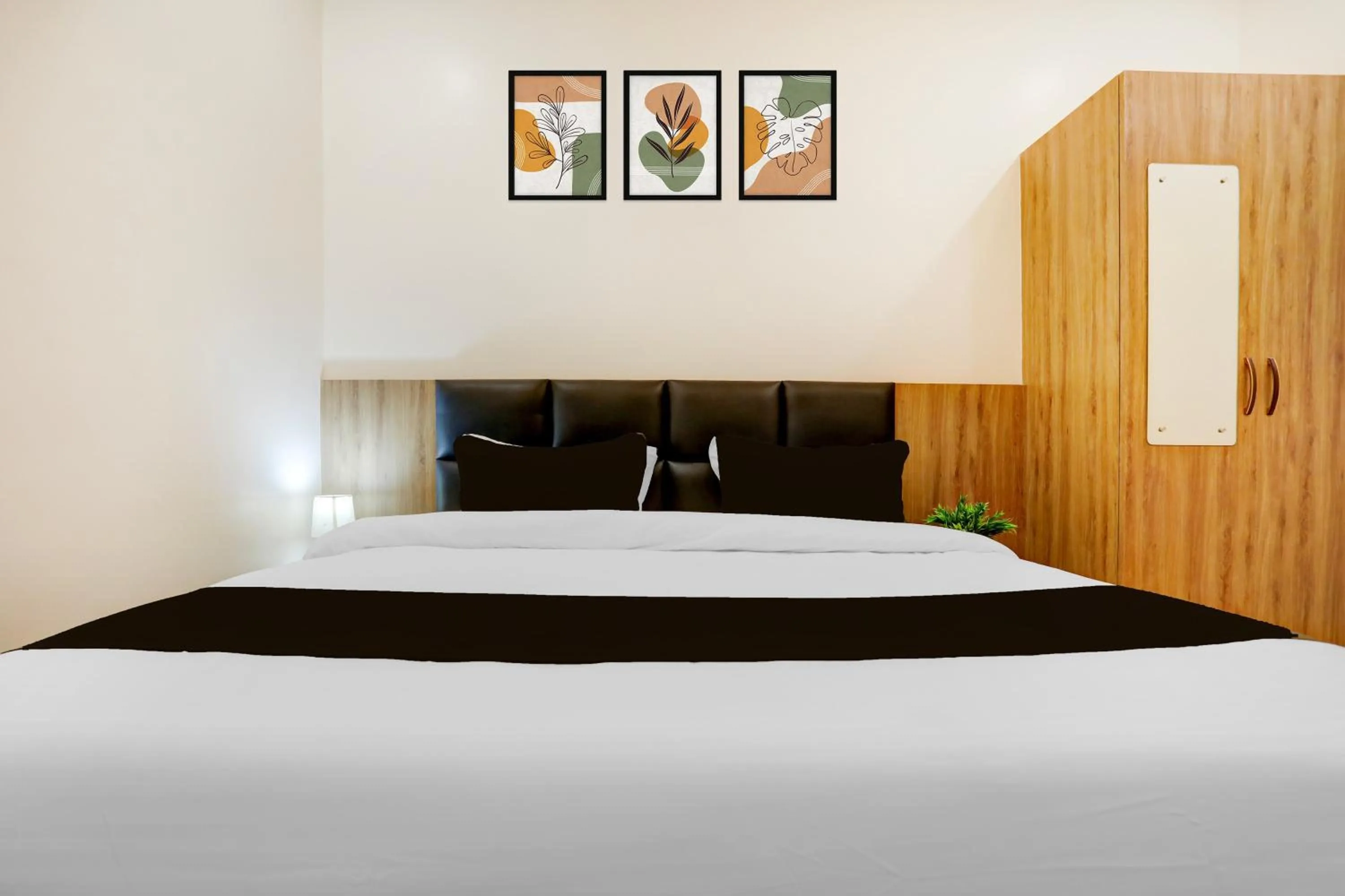 Bedroom, Bed in Super Townhouse Oak AIIMS Walmi Govindpur