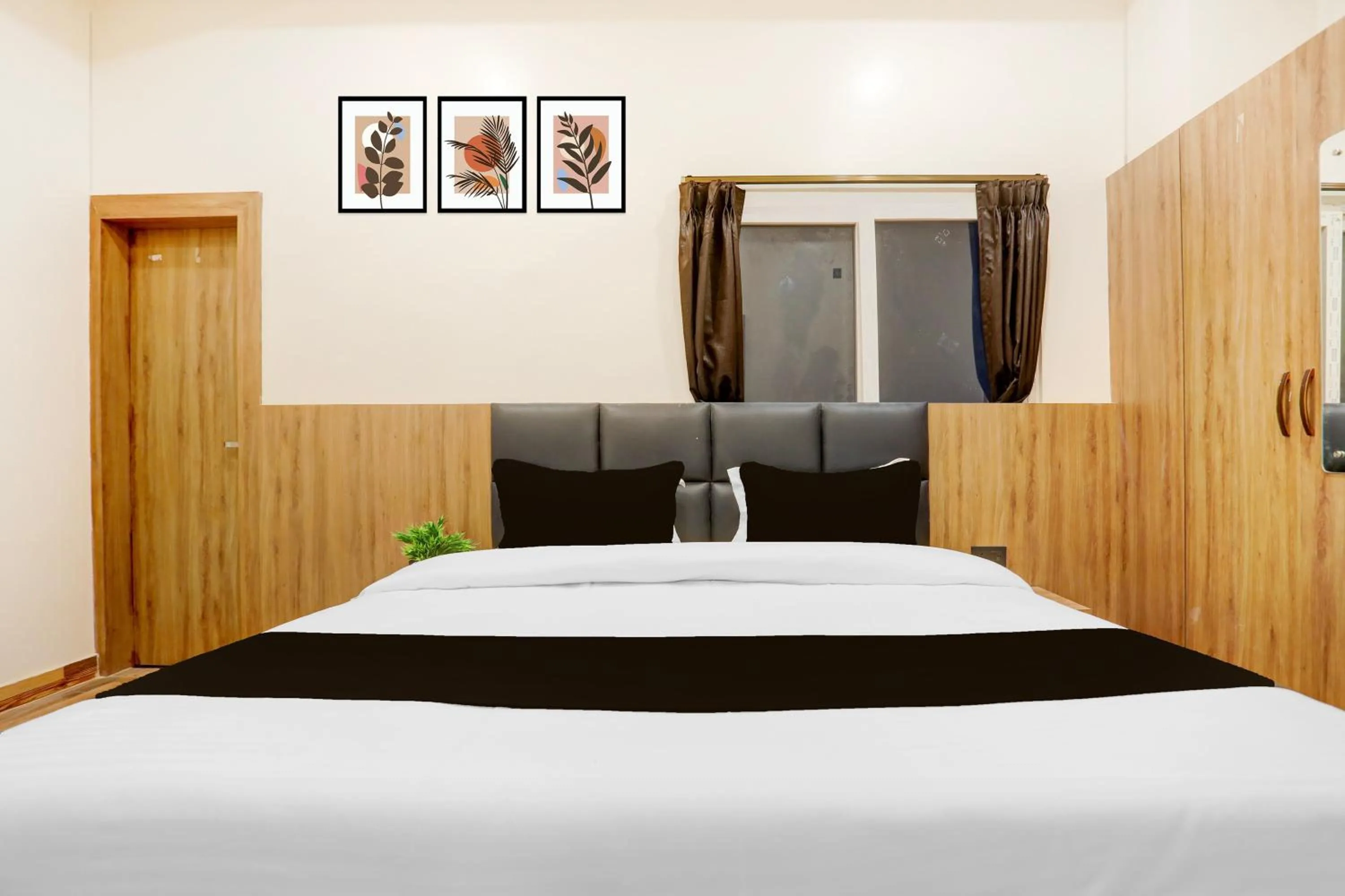 Bedroom, Bed in Super Townhouse Oak AIIMS Walmi Govindpur