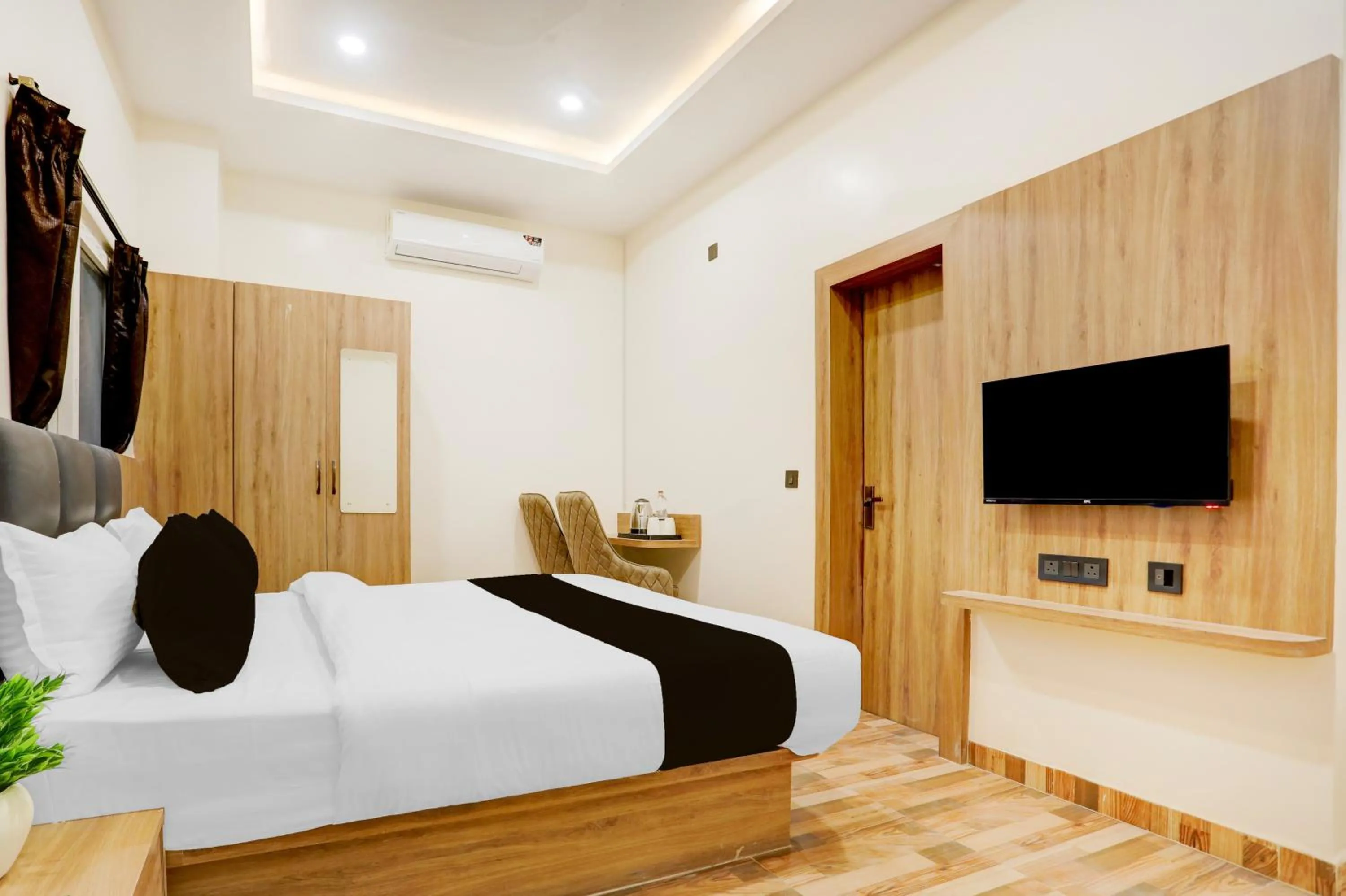 Bedroom, Bed in Super Townhouse Oak AIIMS Walmi Govindpur