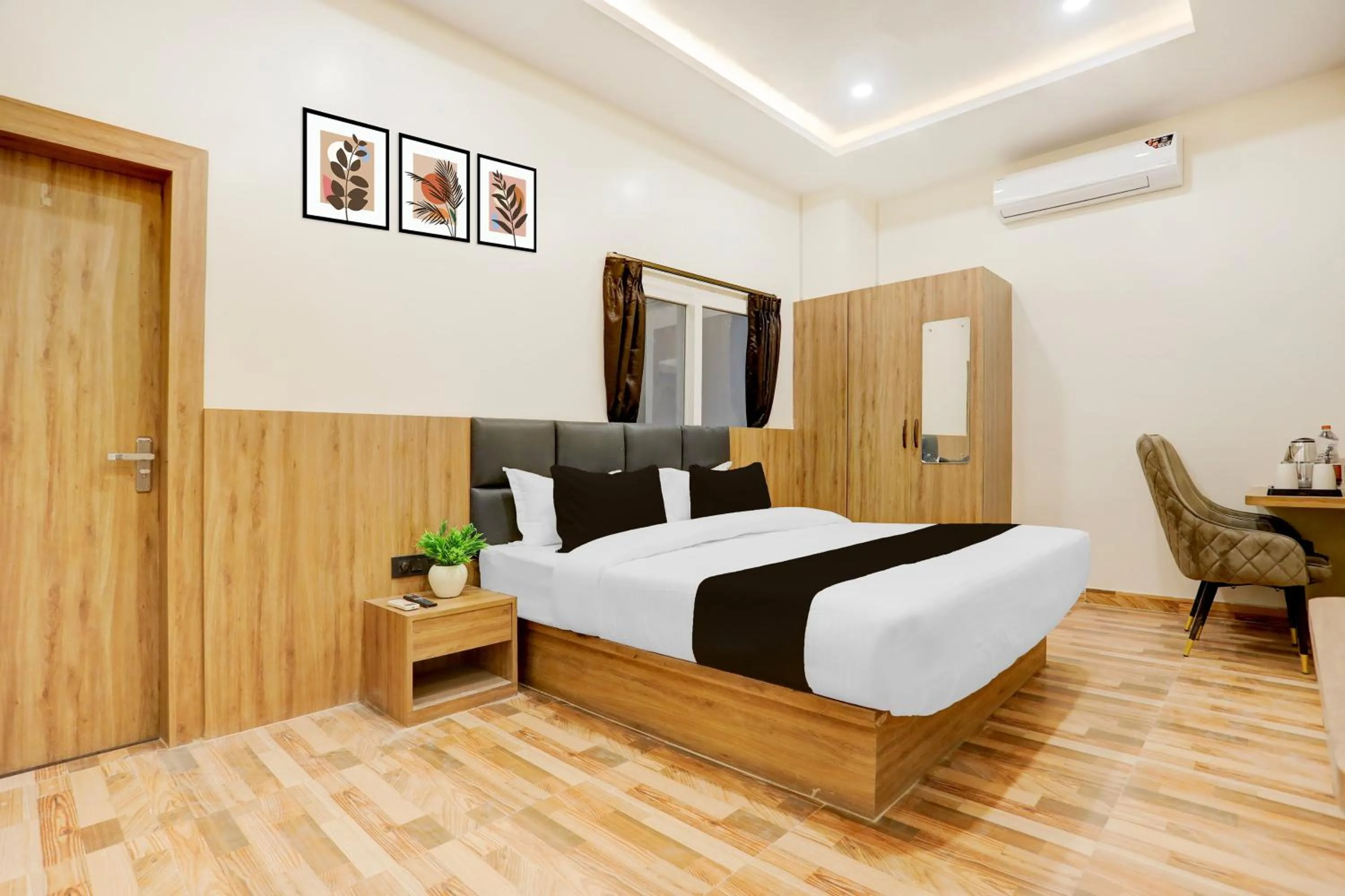 Bedroom, Bed in Super Townhouse Oak AIIMS Walmi Govindpur
