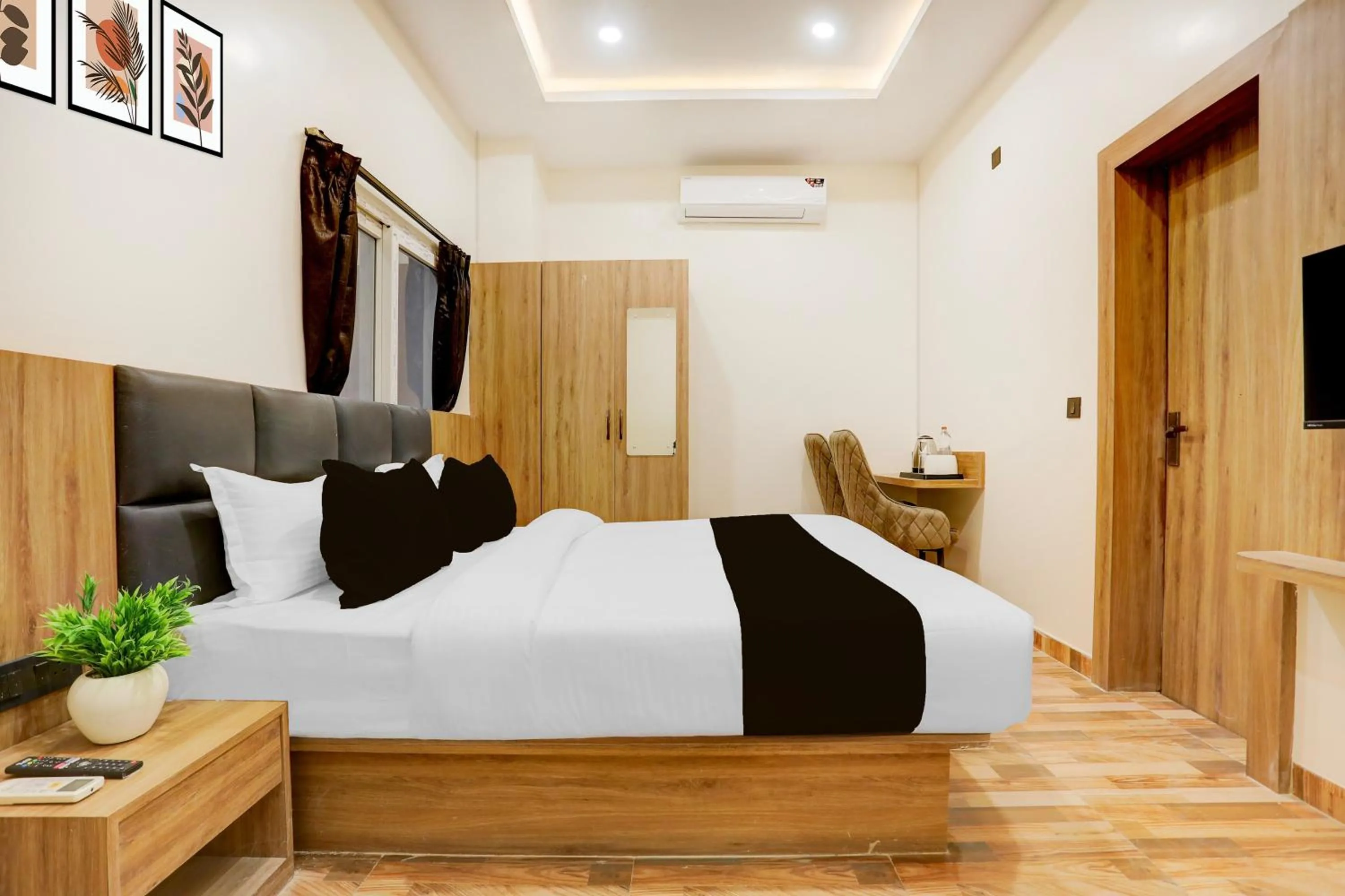 Bedroom, Bed in Super Townhouse Oak AIIMS Walmi Govindpur
