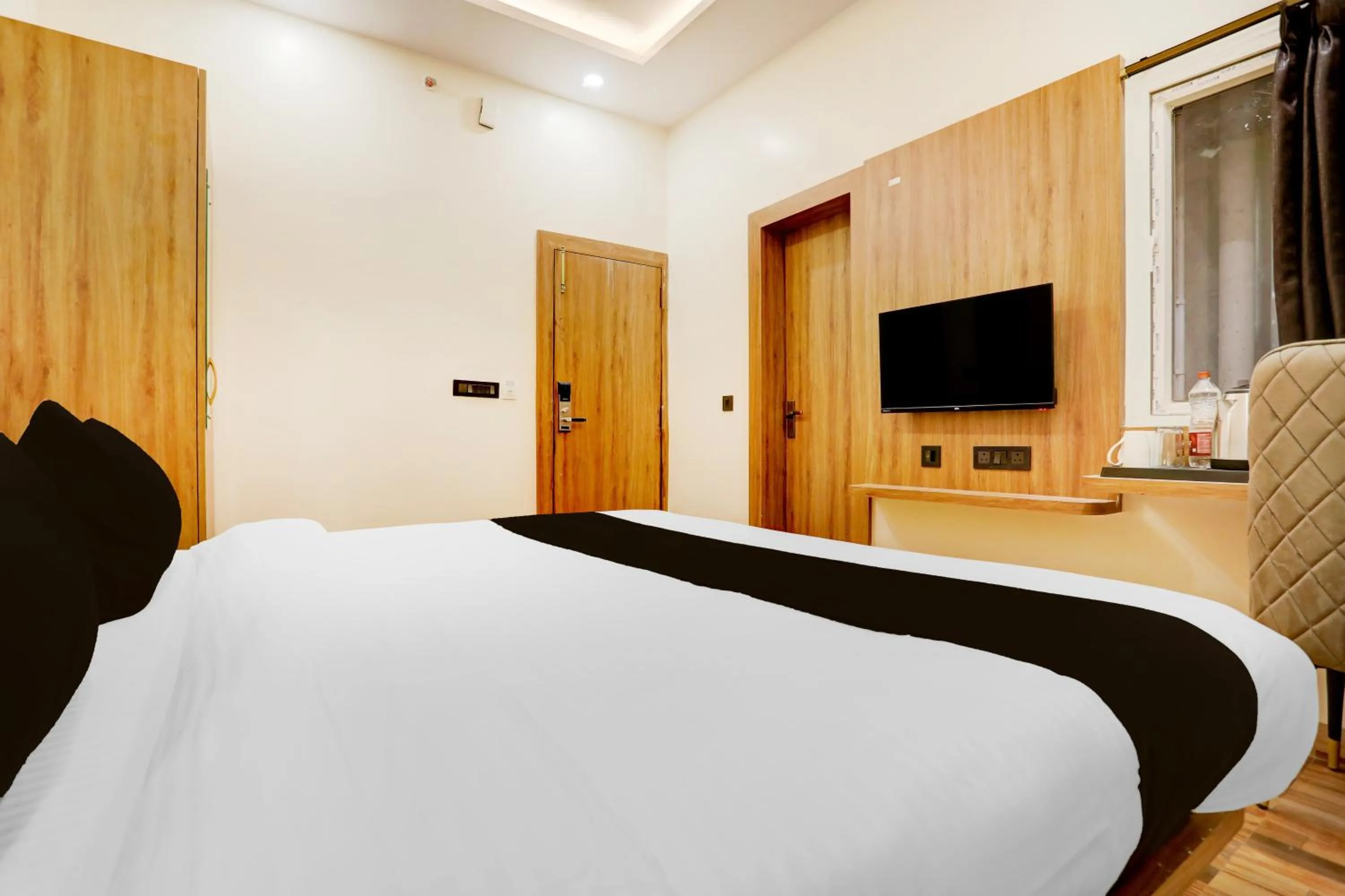 Bedroom, Bed in Super Townhouse Oak AIIMS Walmi Govindpur