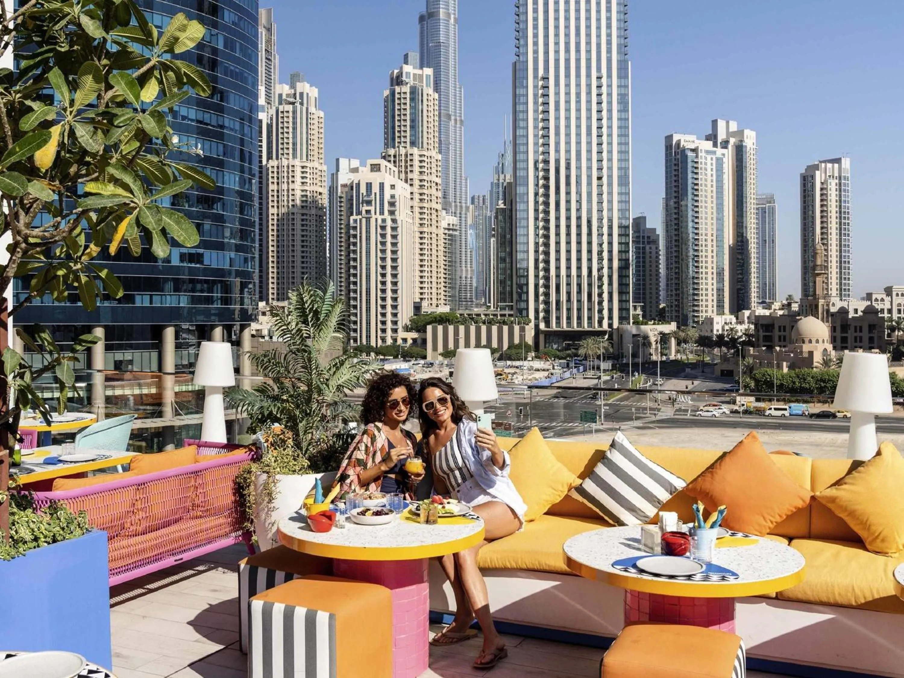 Lounge or bar in Pullman Dubai Downtown