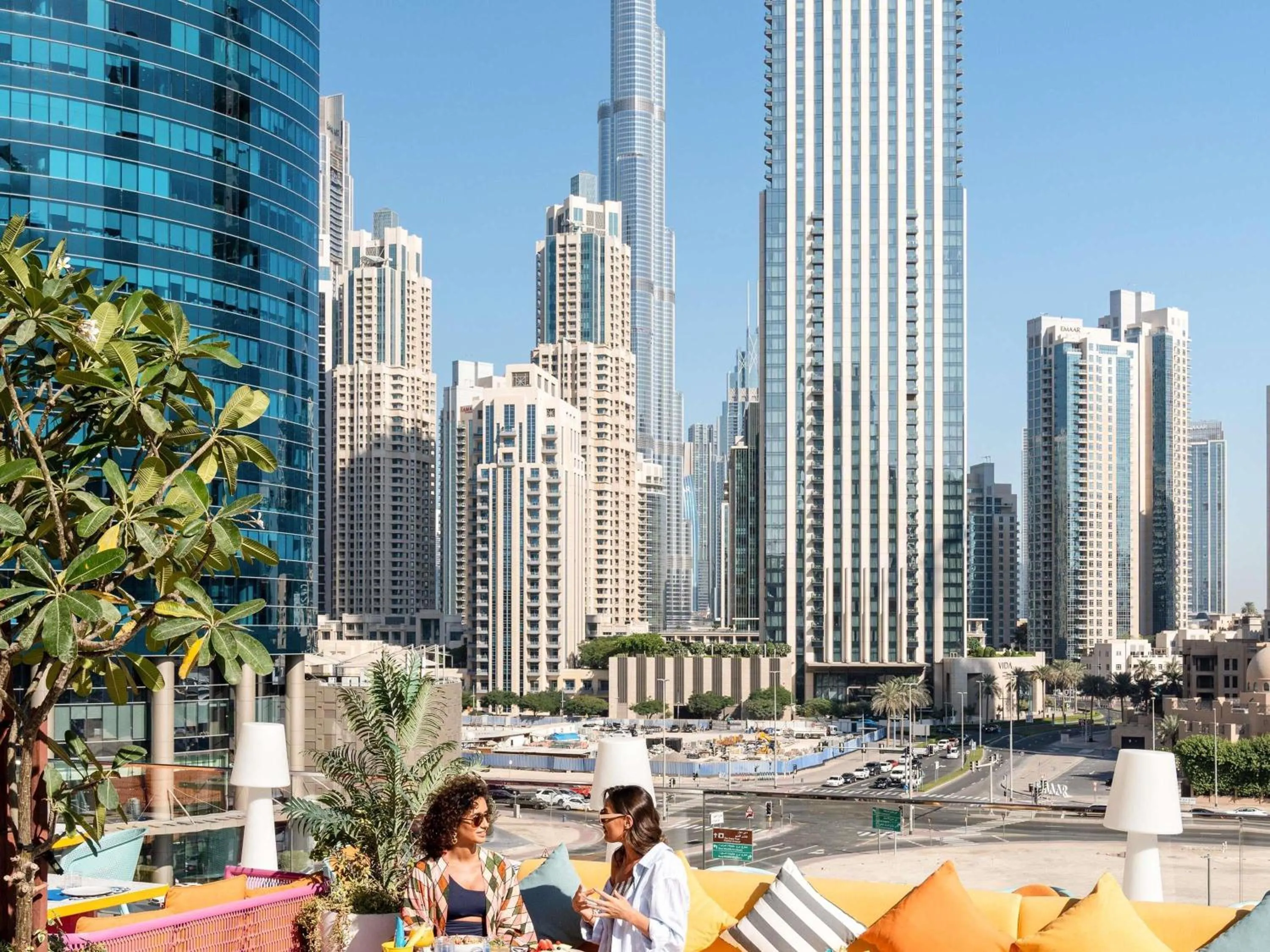 Lounge or bar in Pullman Dubai Downtown