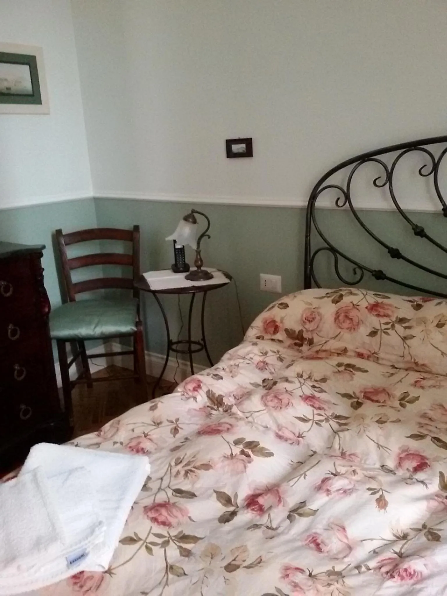 Photo of the whole room in At Home Lettieri