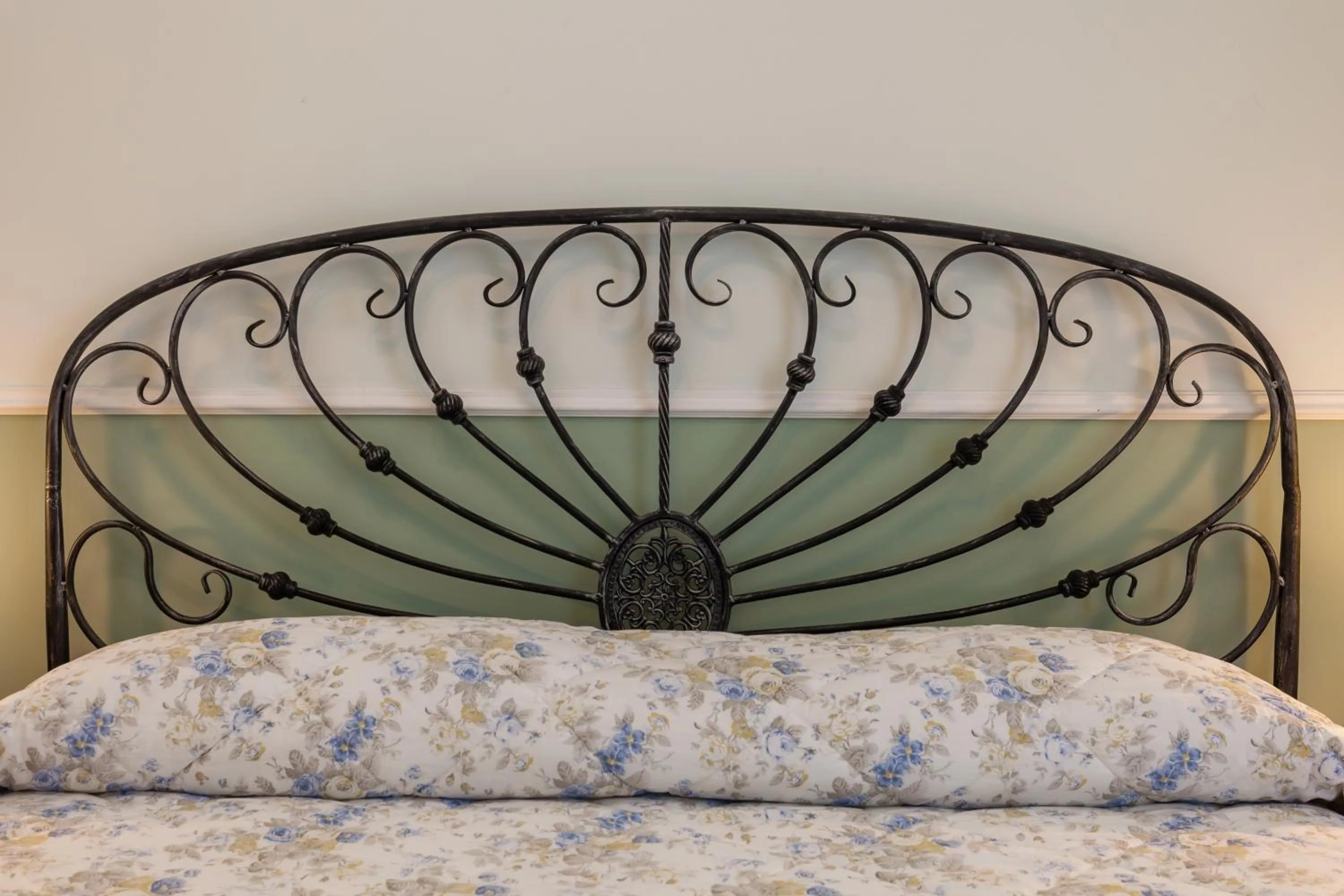 Bed in At Home Lettieri