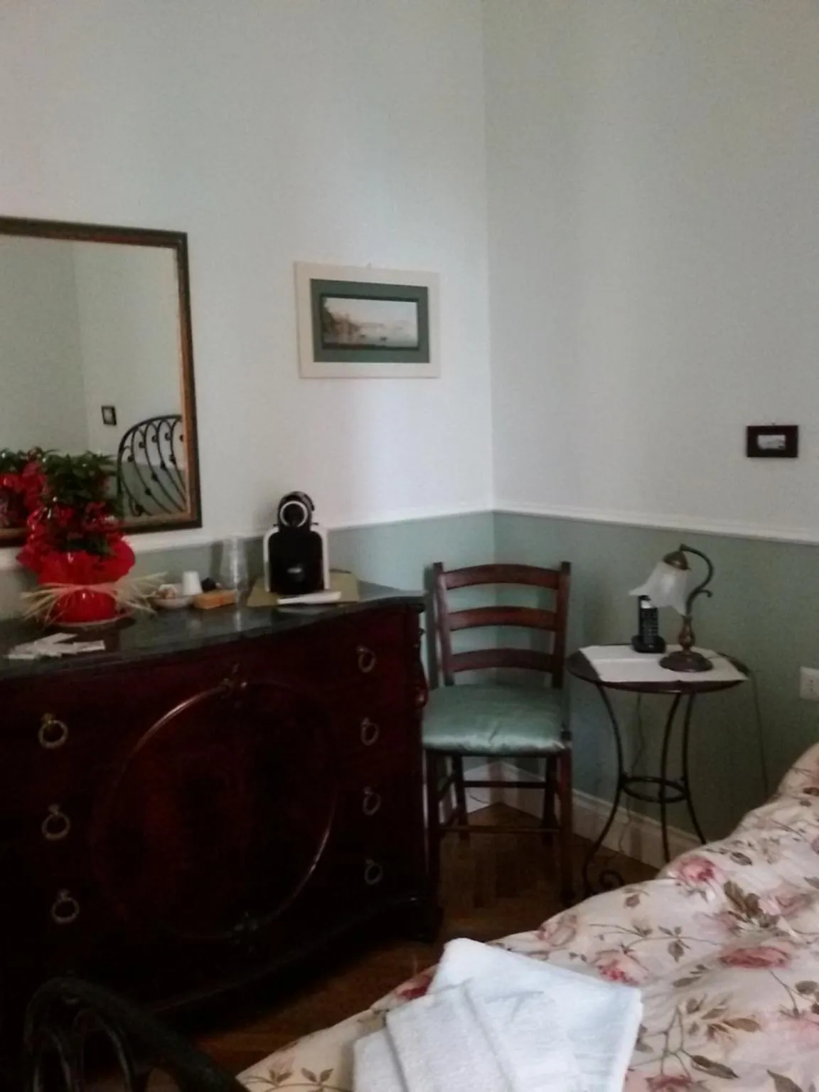 Photo of the whole room in At Home Lettieri