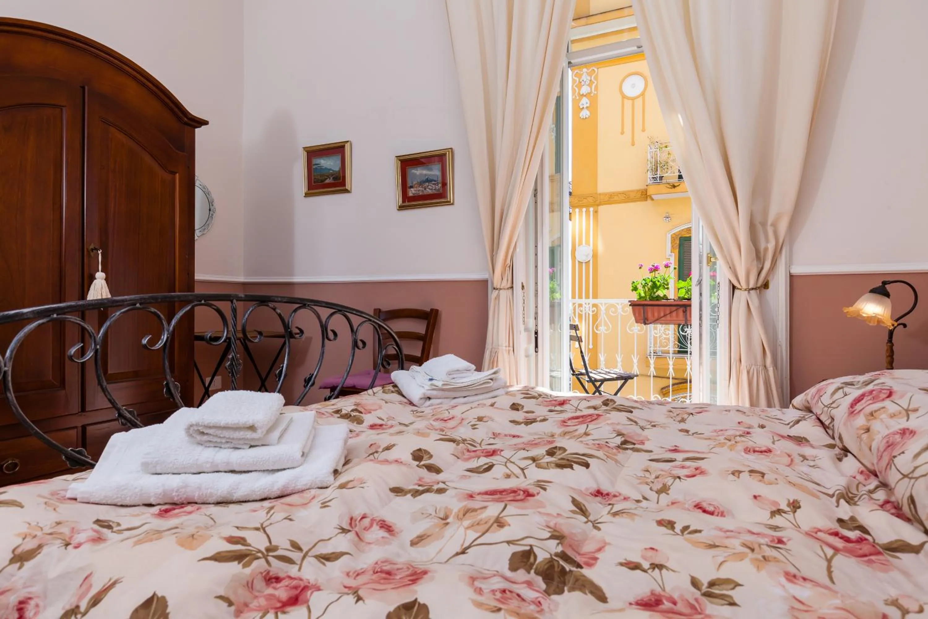 Photo of the whole room in At Home Lettieri