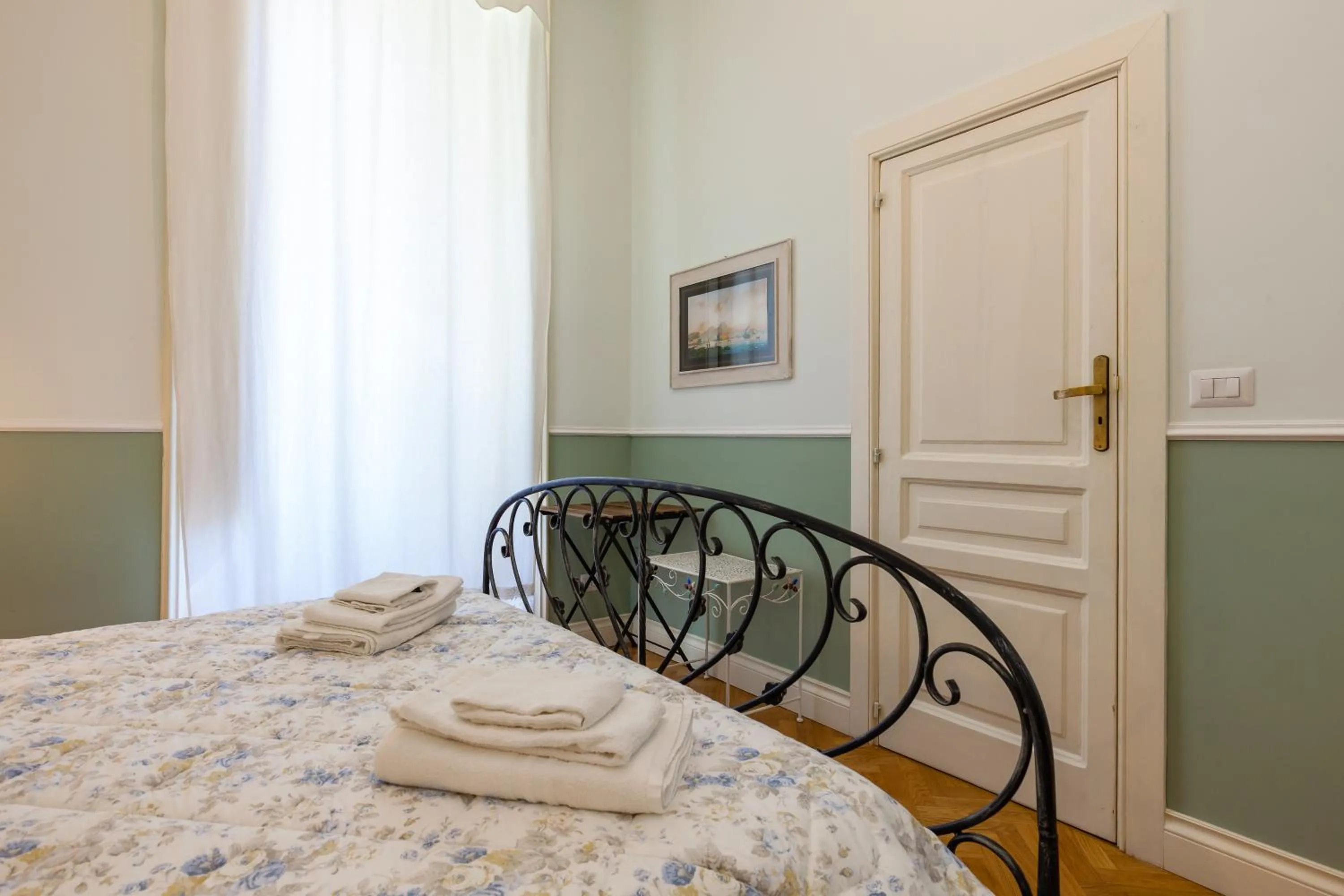 Photo of the whole room in At Home Lettieri