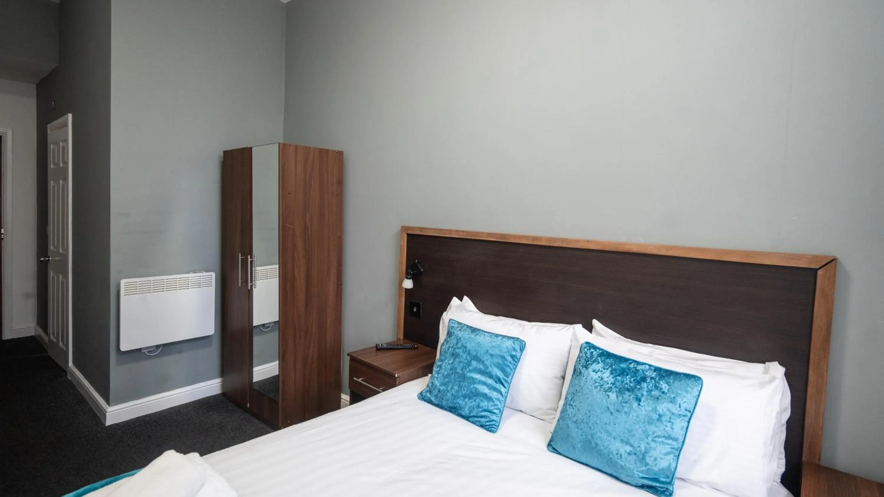 Bedroom, Bed in Imperial Salford Hotel