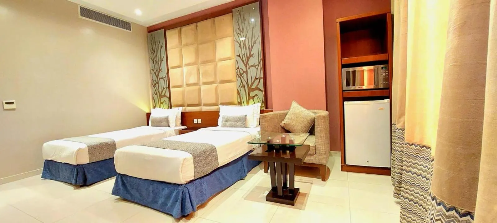 Photo of the whole room, Bed in Al Muhaidb Down Town - King Fahd Road