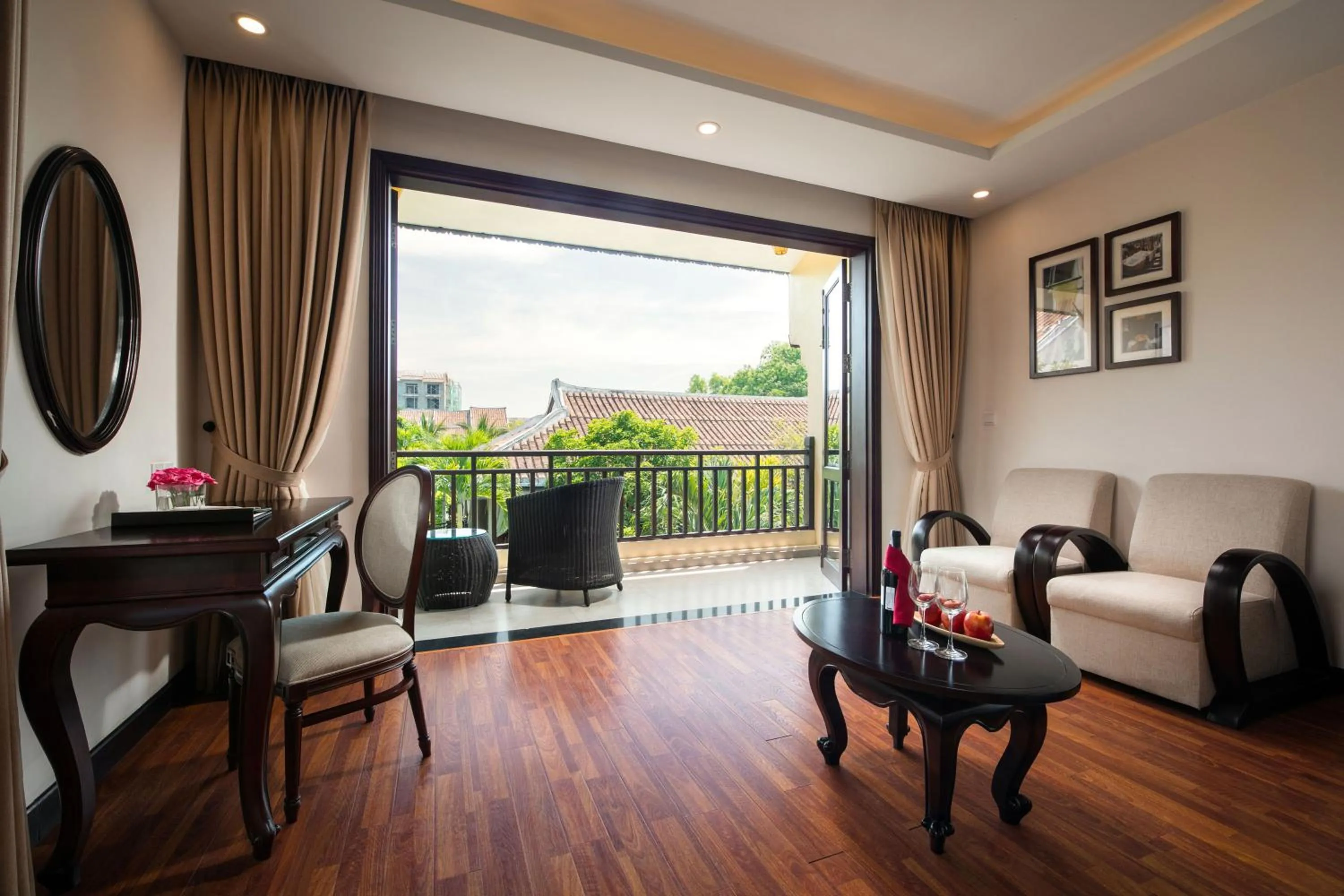 Photo of the whole room in Mulberry Collection Silk Village